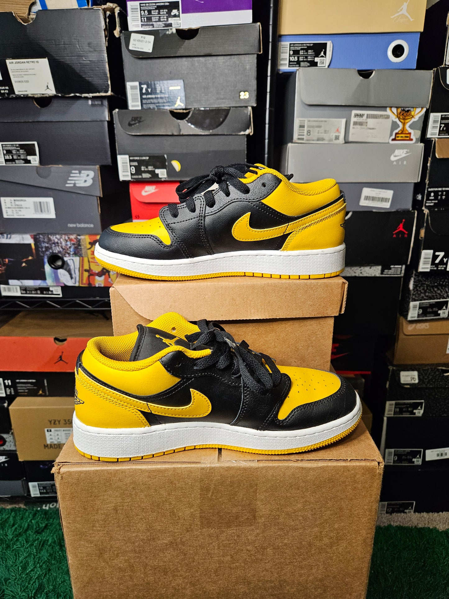 Size 5.5y - AJ 1 Low Yellow Ochre