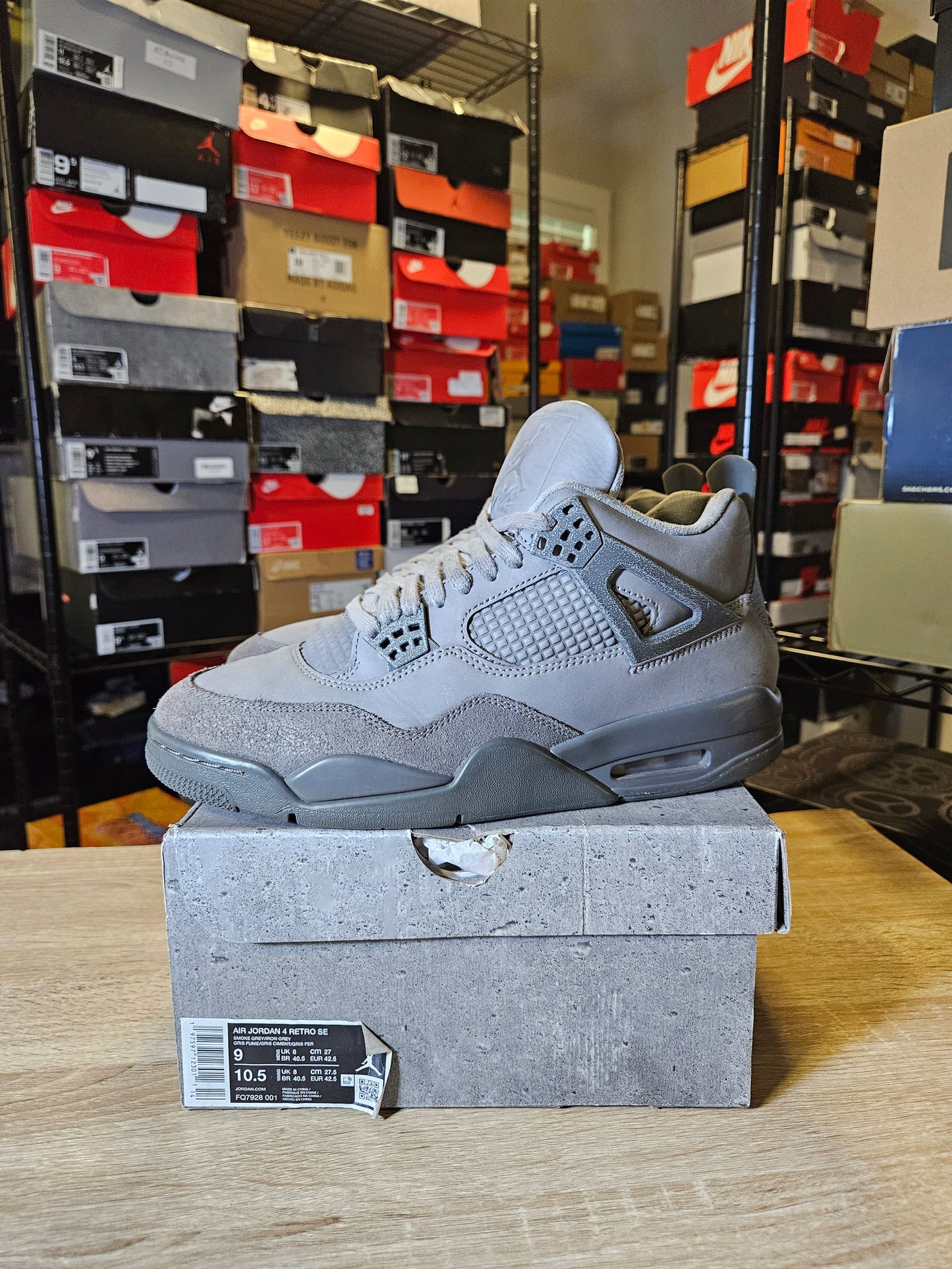 Size 9 - AJ 4 Retro SE Wet Cement