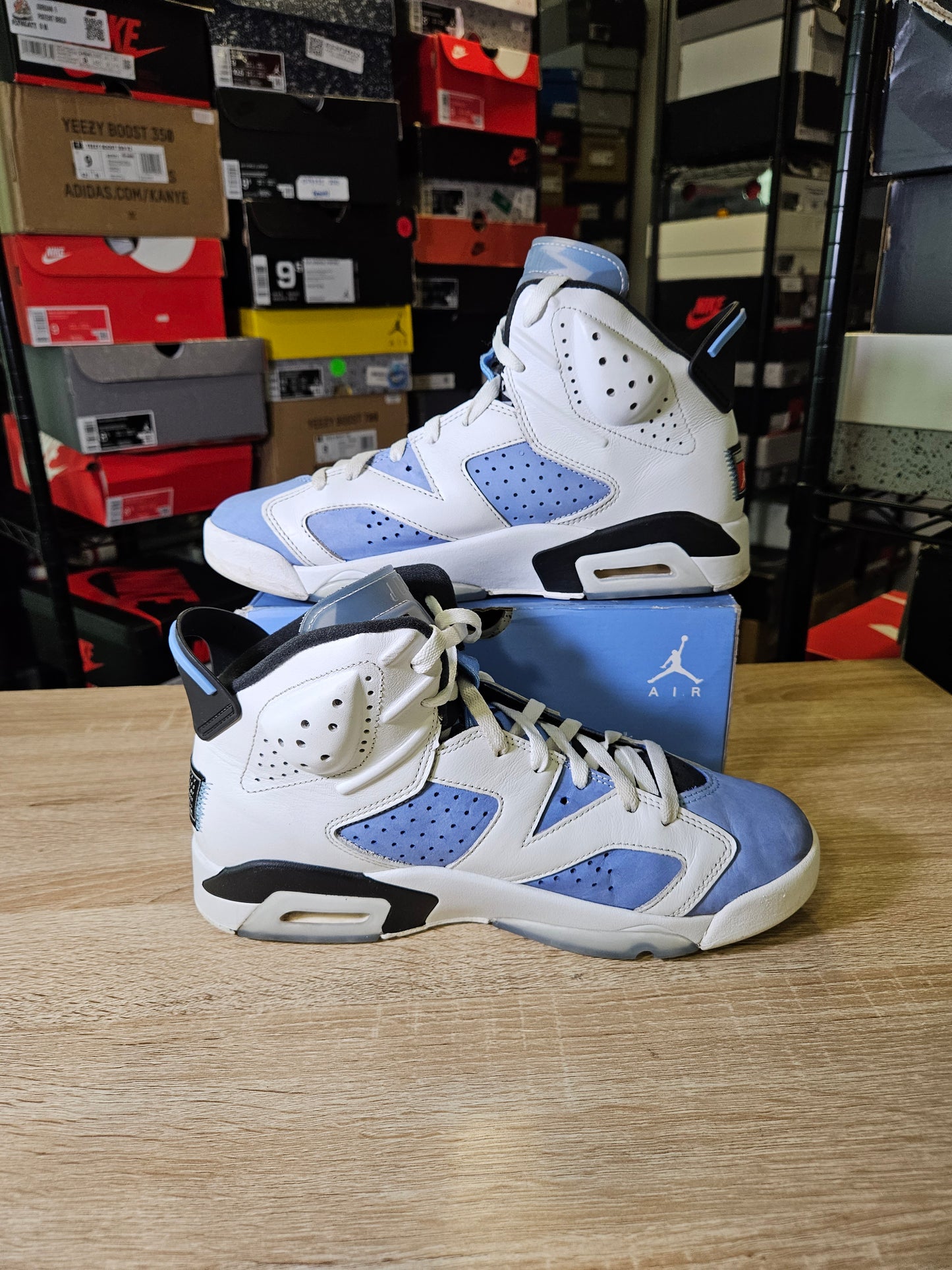 Size 9.5 - AJ 6 Retro UNC