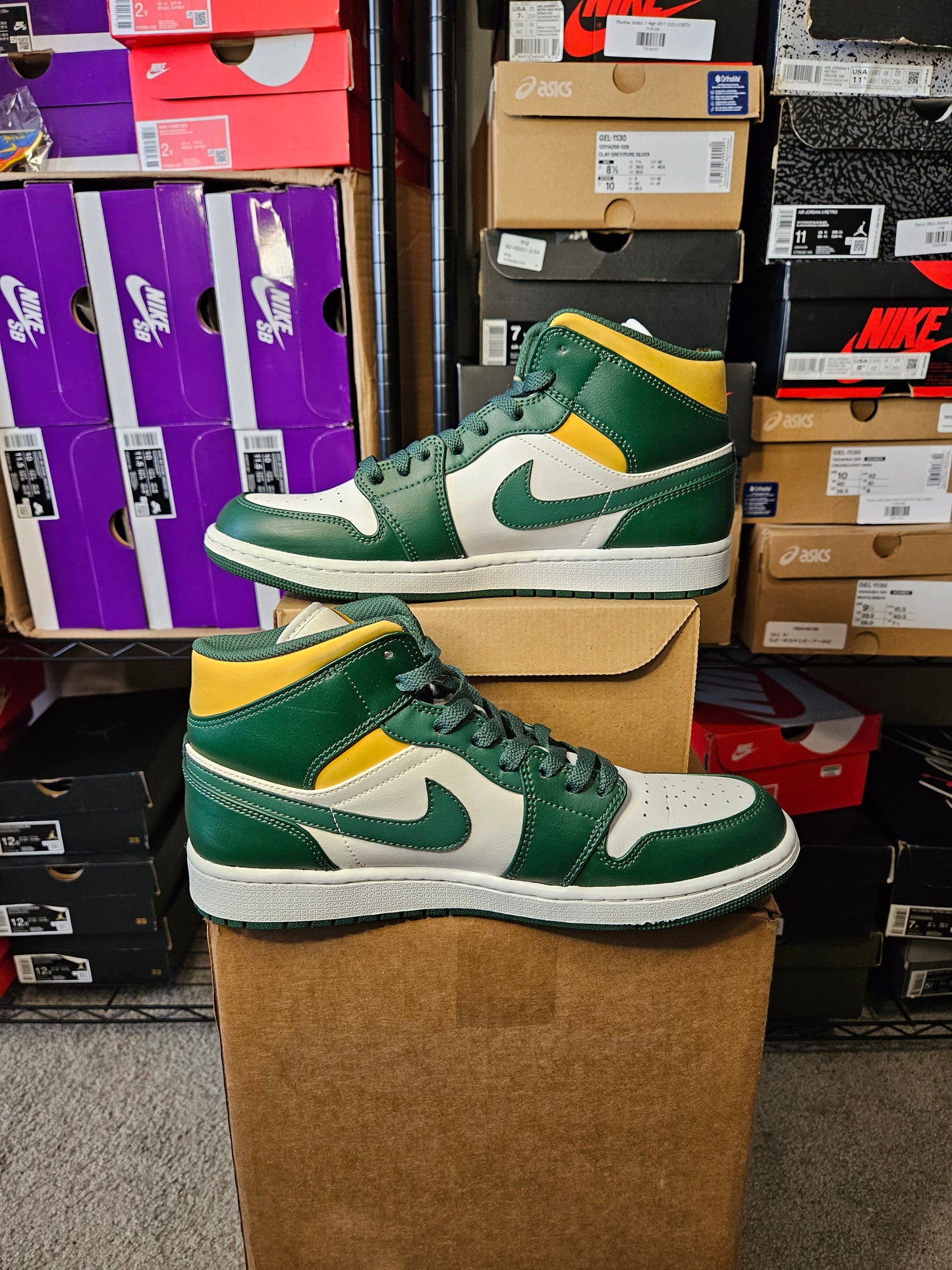 Size 10.5 - AJ 1 Mid Sonics