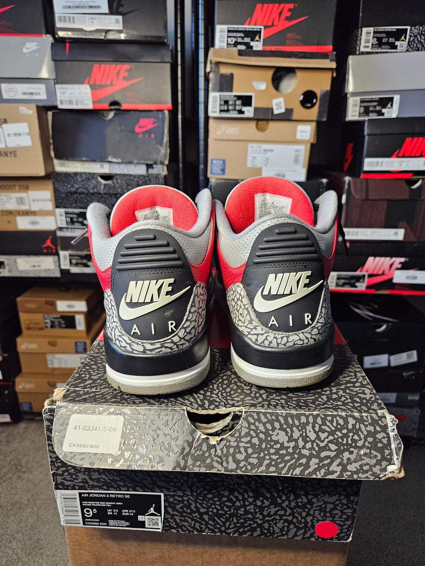 Size 9.5 - AJ 3 Retro SE Mid Unite