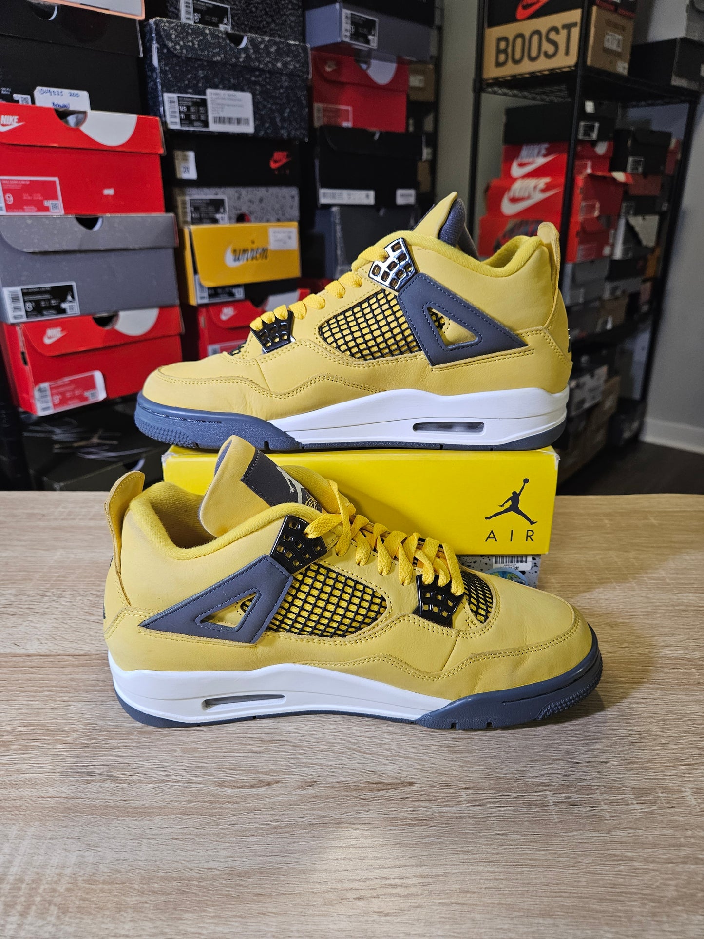 Size 8.5 - AJ 4 Retro Mid Lightning