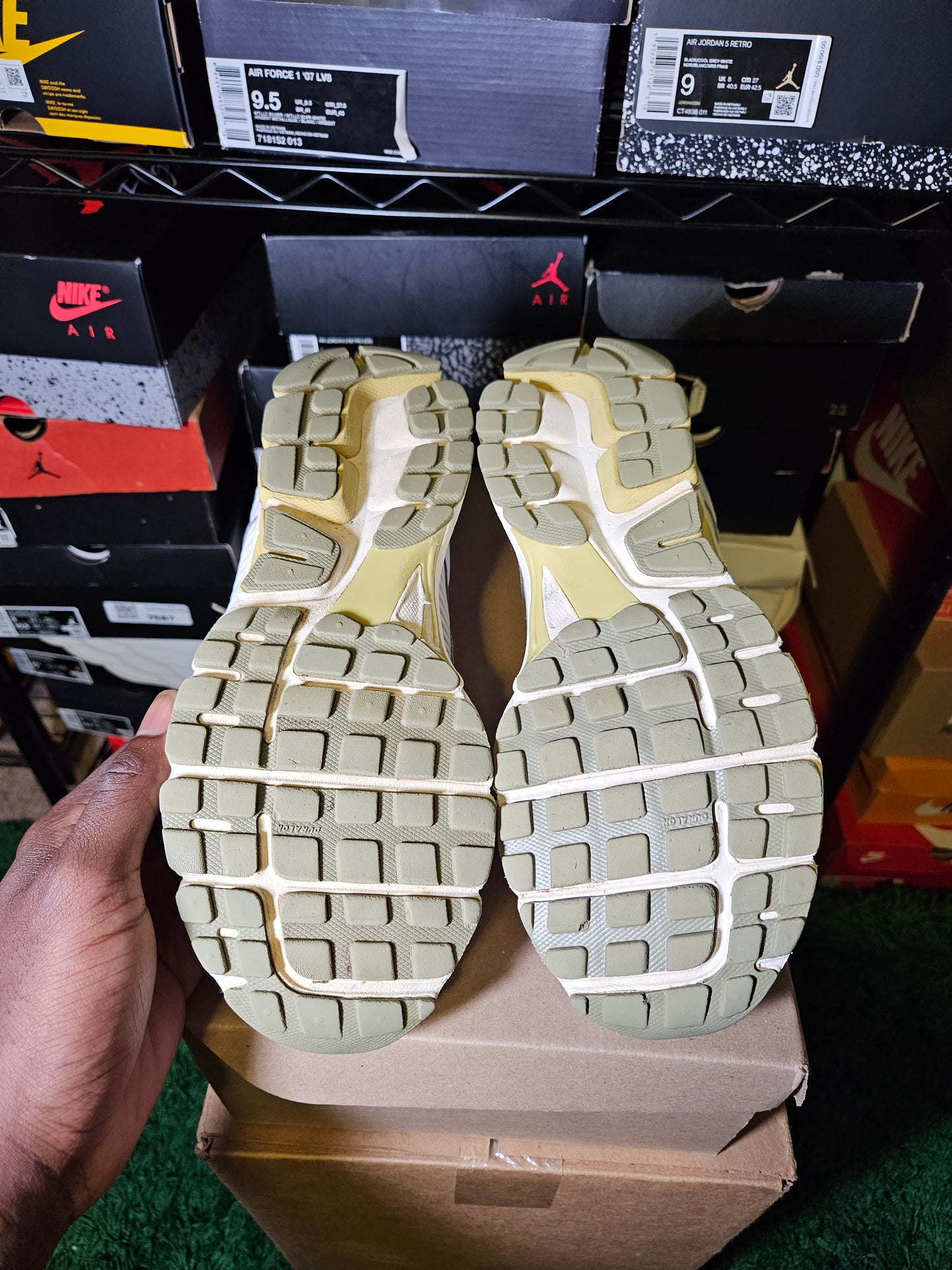 Size 10 - Air Zoom Vomero 5 Light Bone Olive