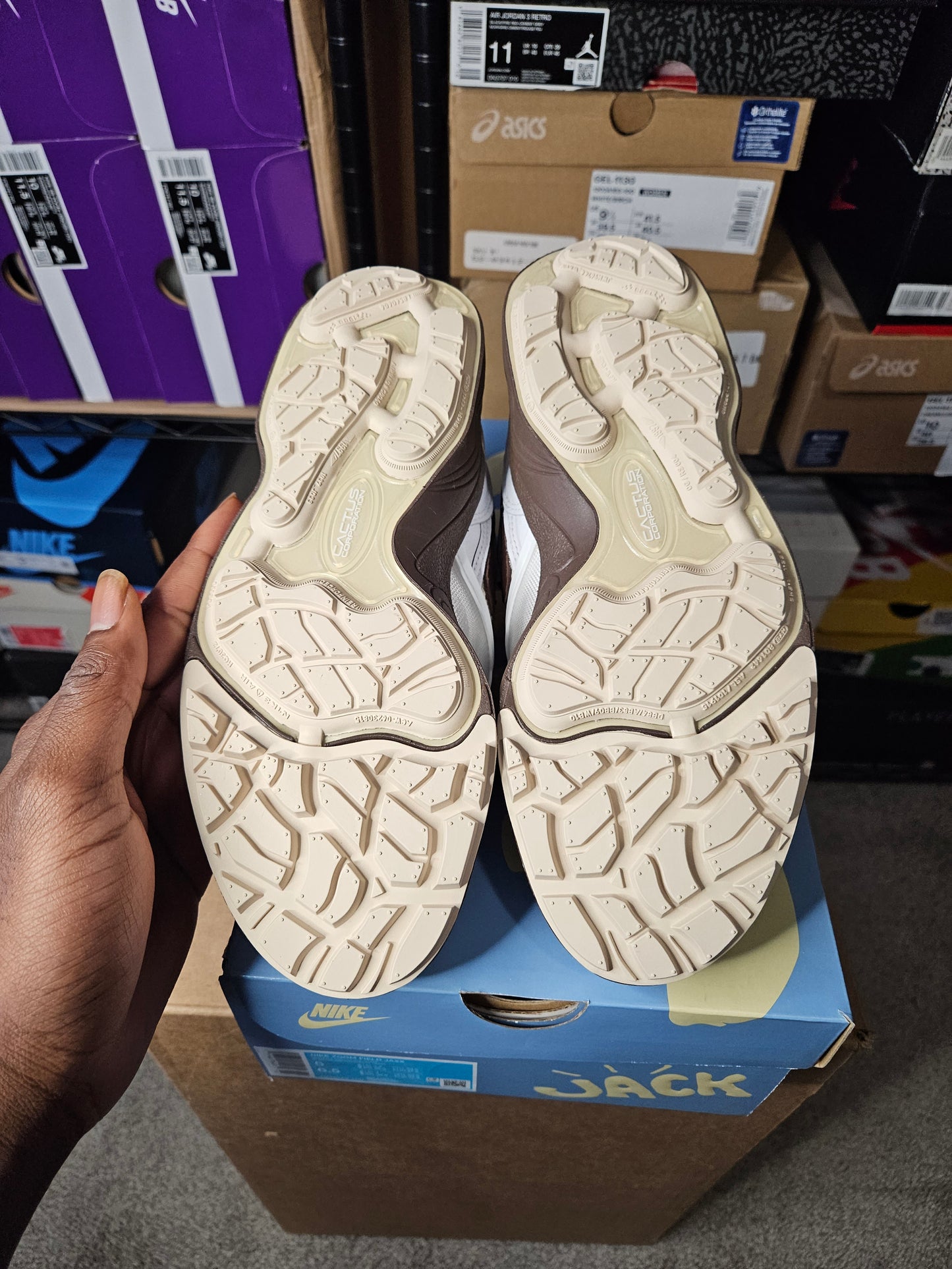 Size 5 - Travis Scott x Zoom Field Jaxx Light Chocolate