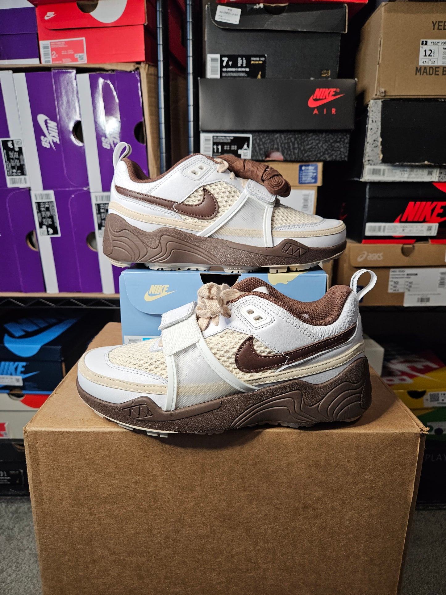 Size 5 - Travis Scott x Zoom Field Jaxx Light Chocolate