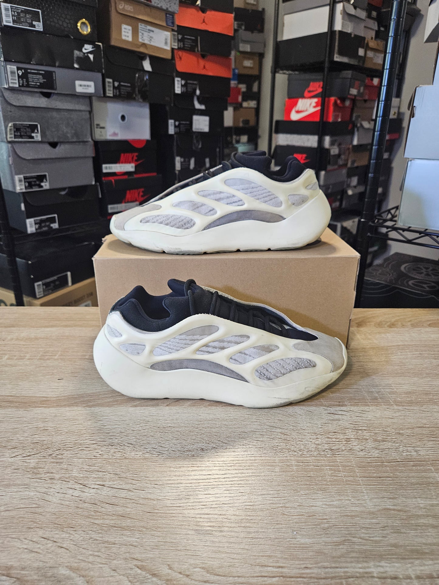 Size 11 - YZY 700 V3 Azael