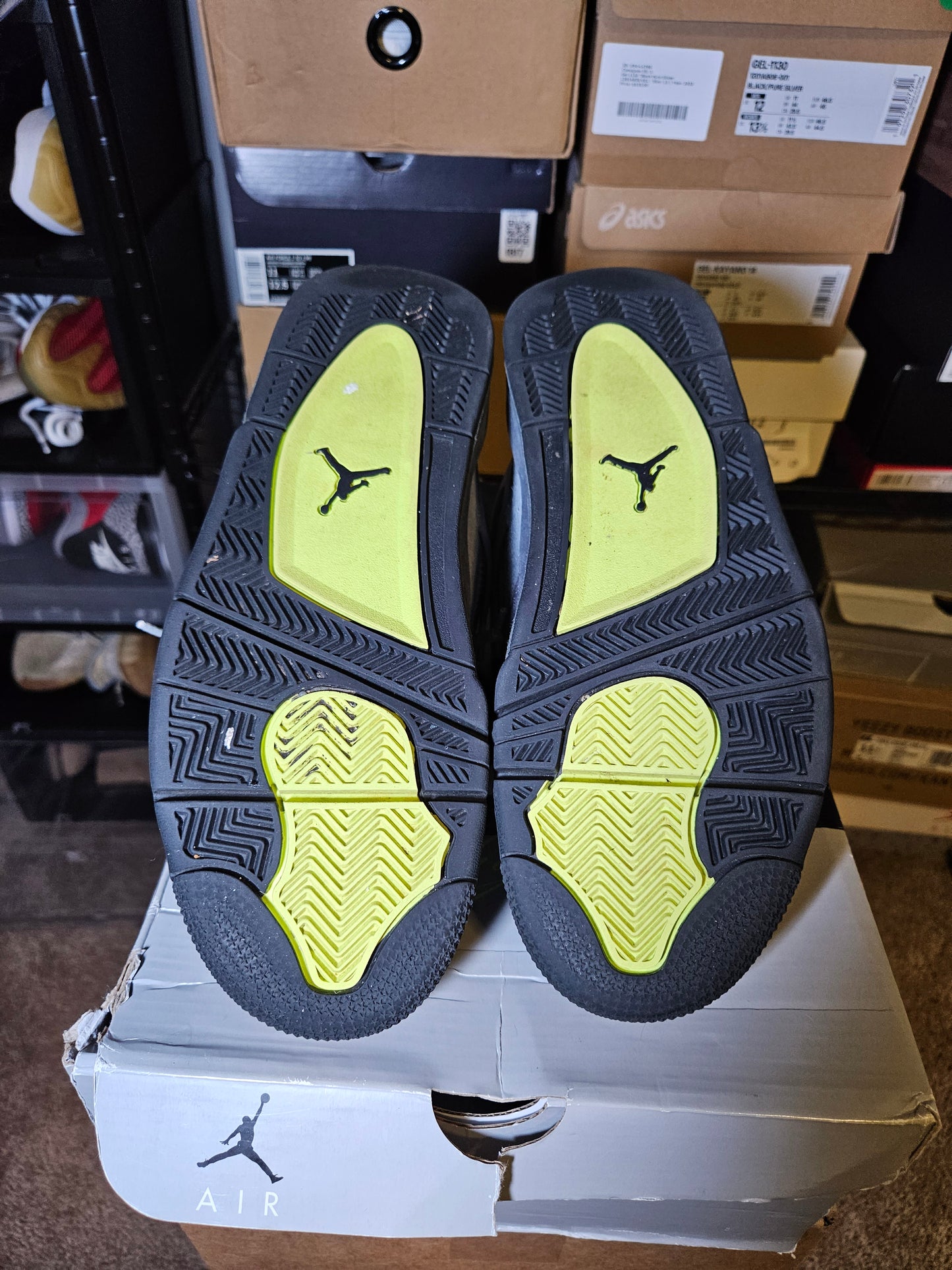 Size 9.5 - AJ 4 Retro SE Mid Neon 95
