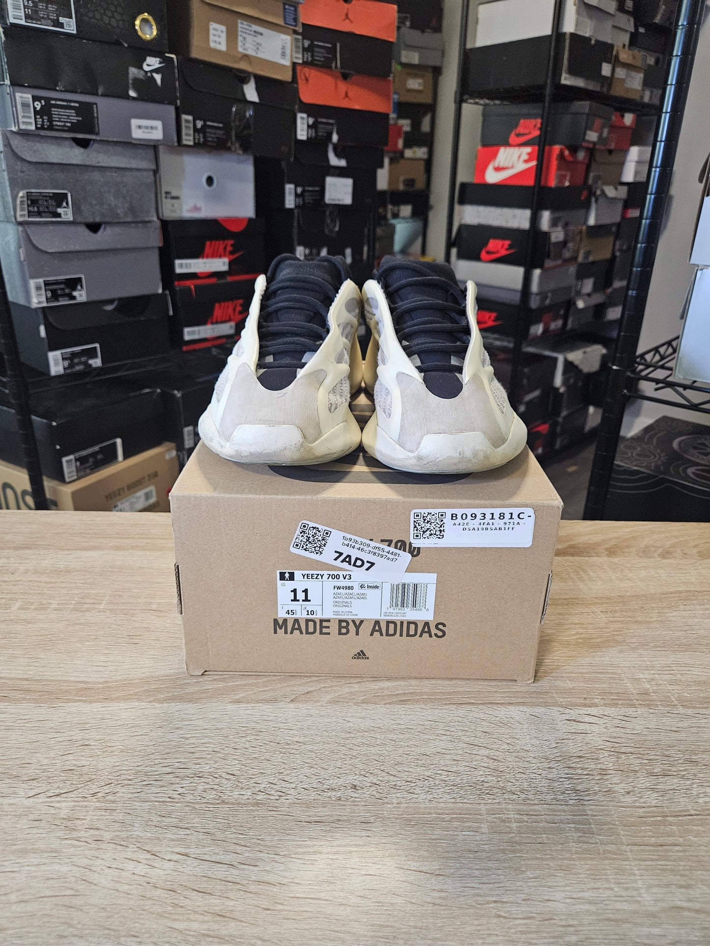 Size 11 - YZY 700 V3 Azael