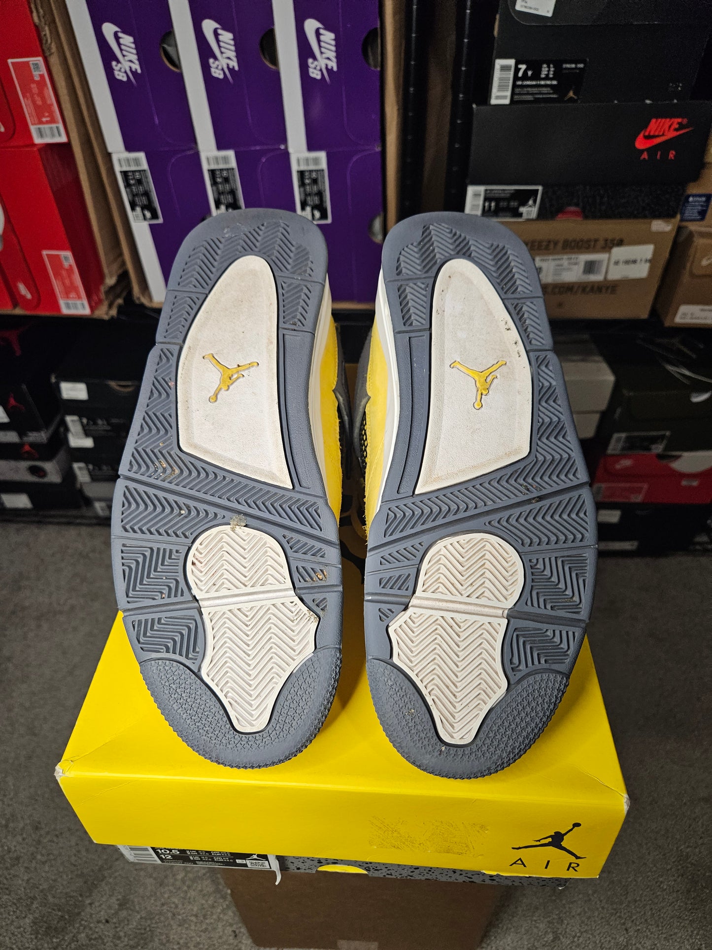 Size 10.5 - AJ 4 Retro Mid Lightning