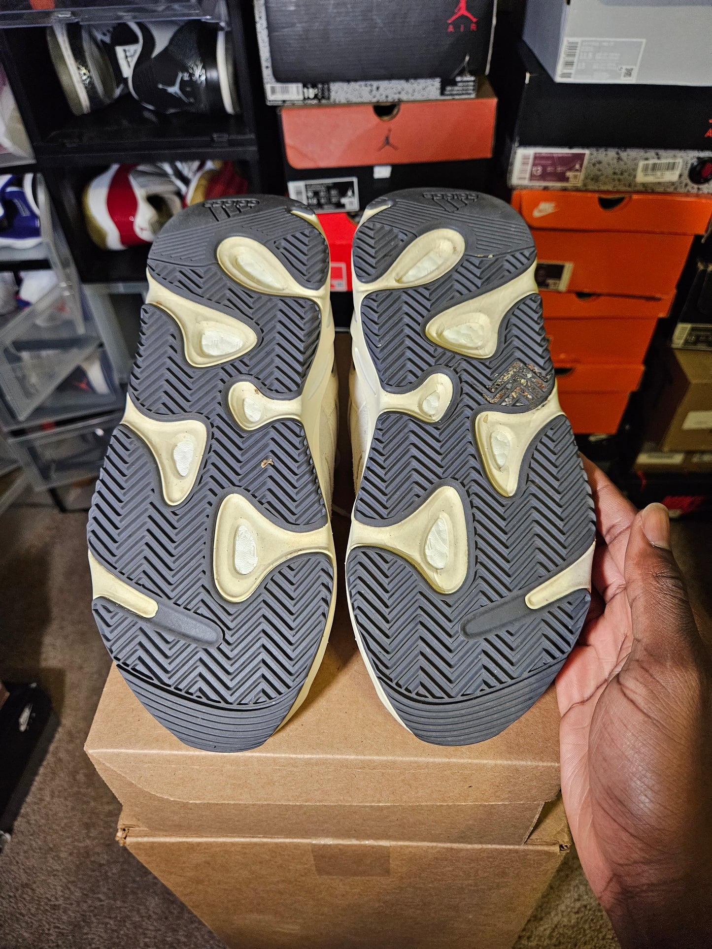 Size 9.5 - YZY 700 Low Analog