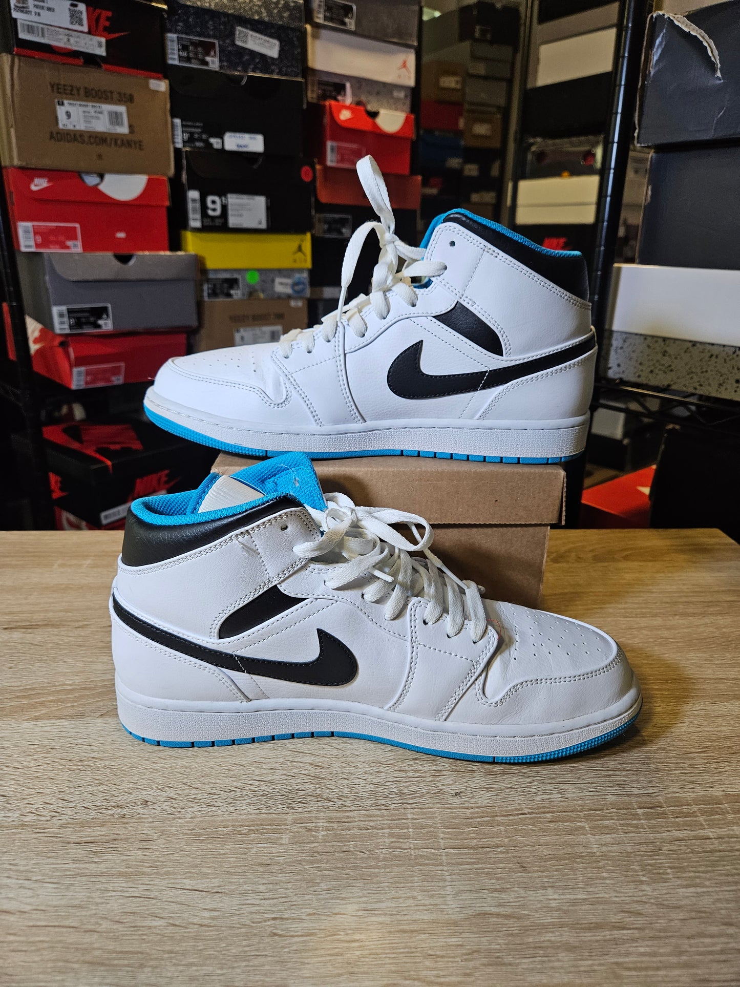 Size 11 - AJ 1 Mid Laser Blue