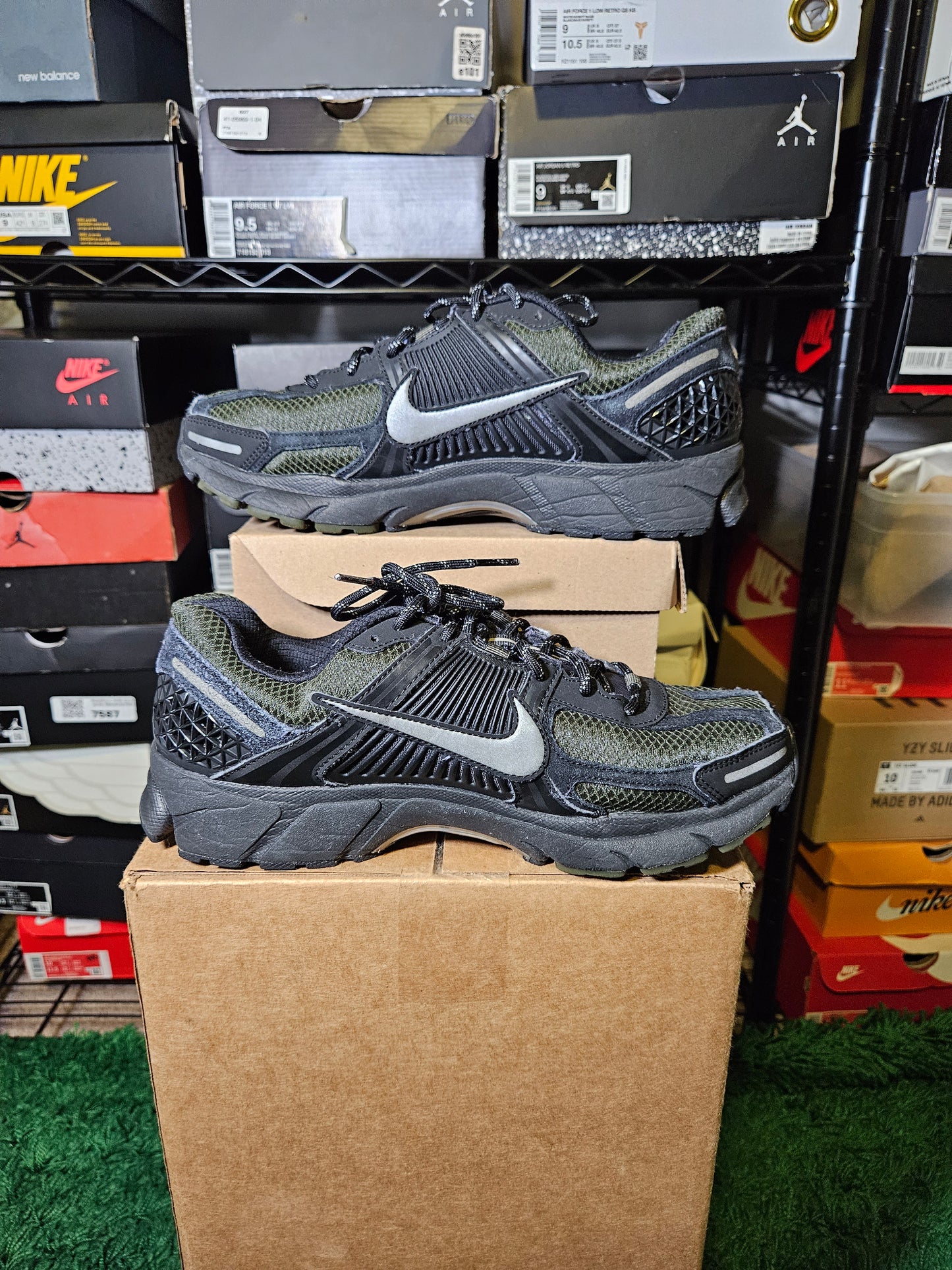 Size 10.5 - Air Zoom Vomero 5 Black Sequoia