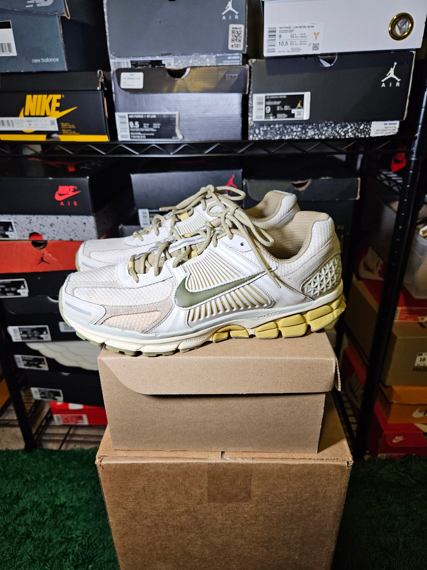 Size 10 - Air Zoom Vomero 5 Light Bone Olive