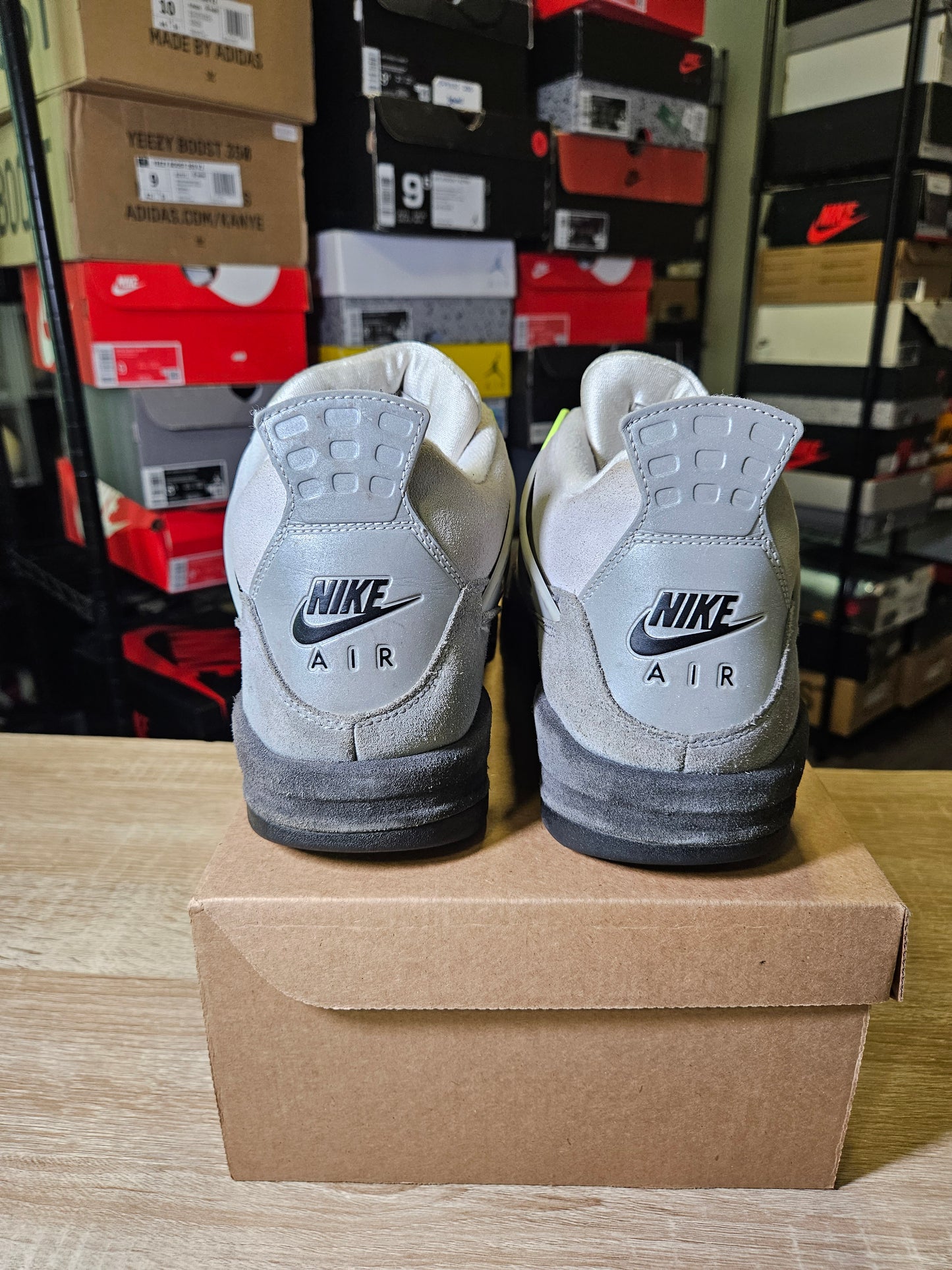 Size 12 - AJ 4 Retro SE Mid Neon 95