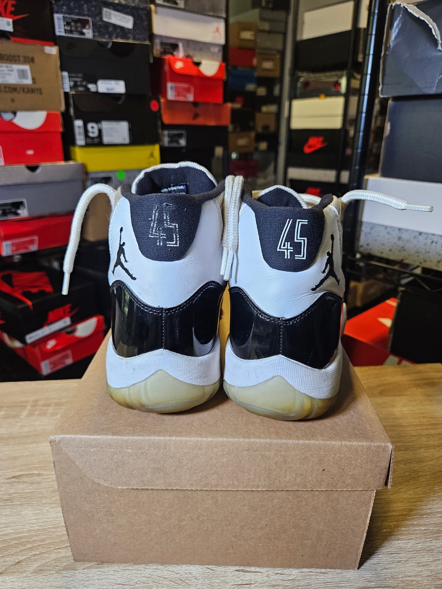Size 9.5 - AJ 11 Retro High Concord
