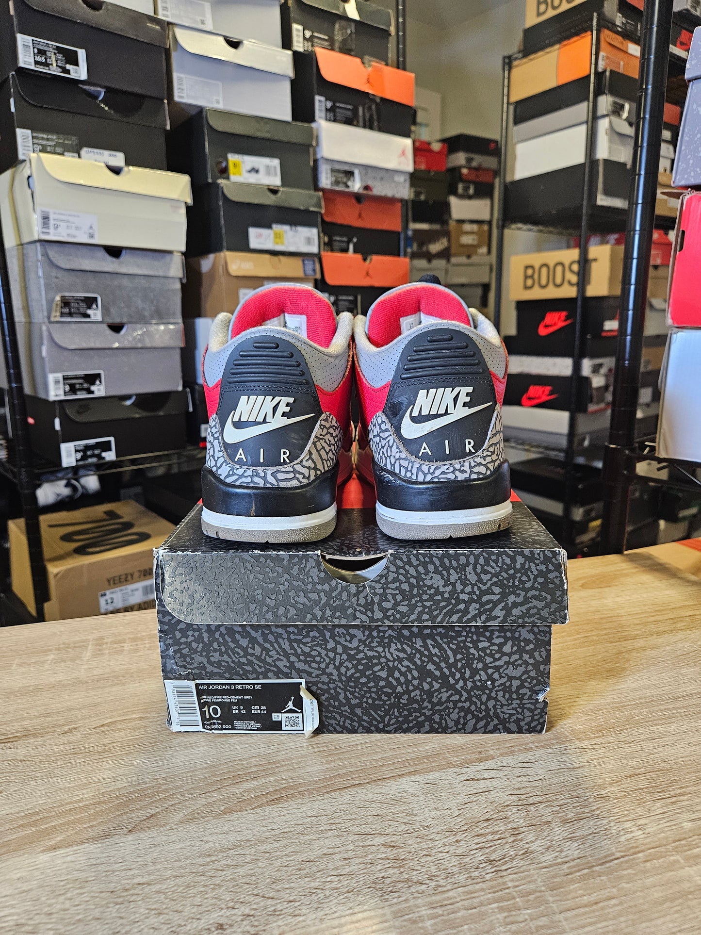 Size 10 - AJ 3 Retro SE Mid Unite