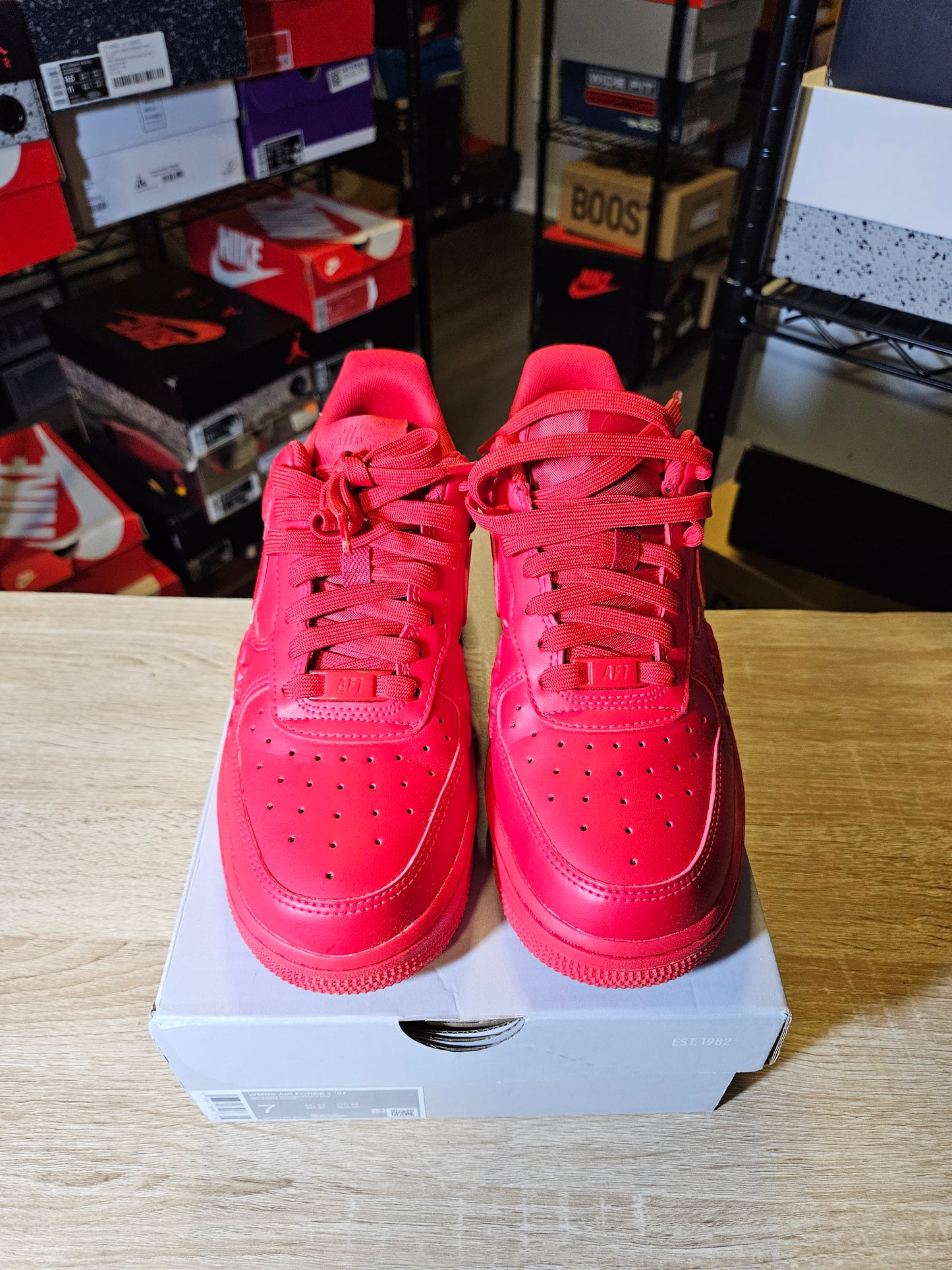Size 7W/5.5M - Air Force 1 '07 Red Roses