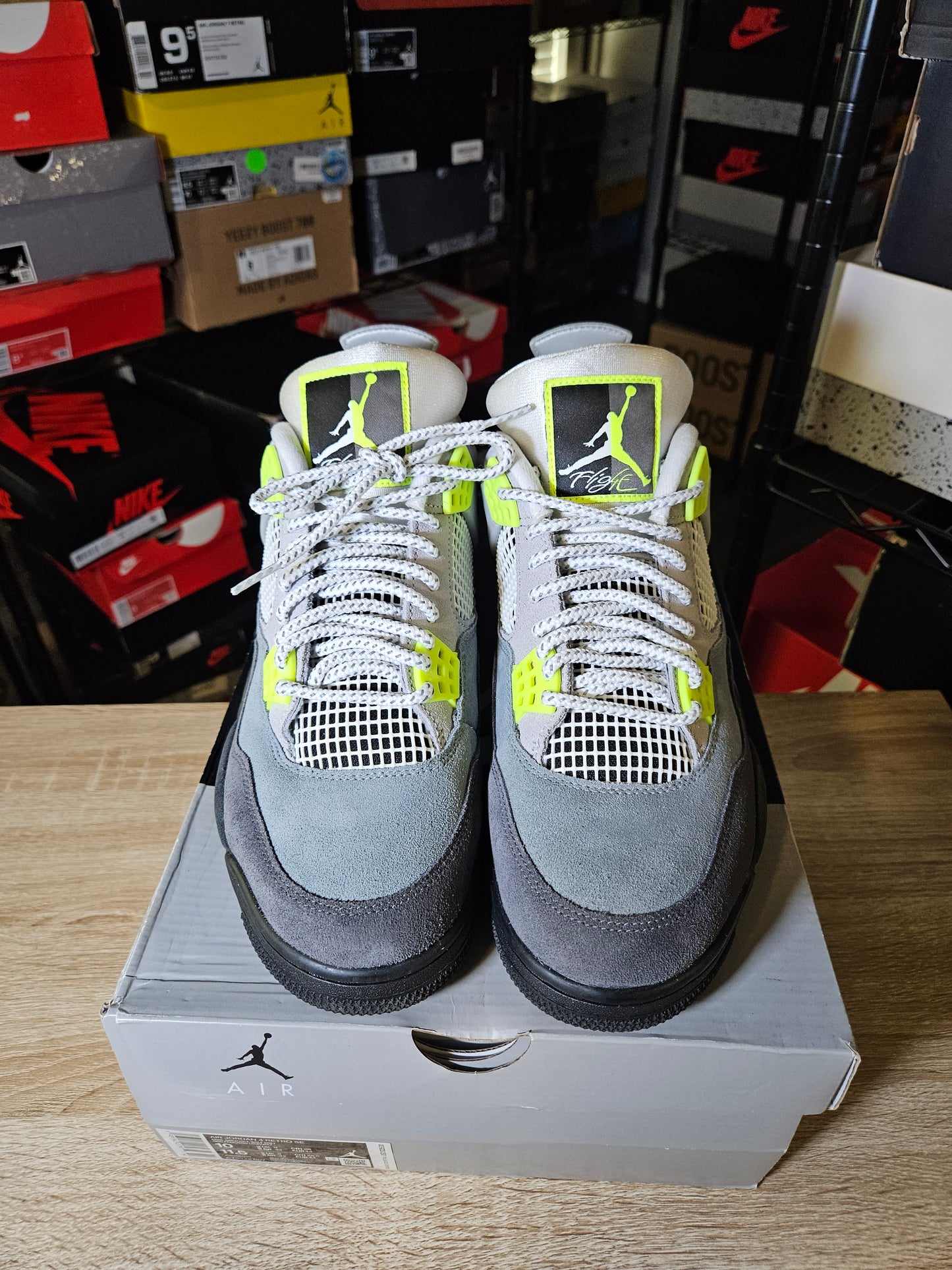 Size 10 - AJ 4 Retro SE Mid Neon 95
