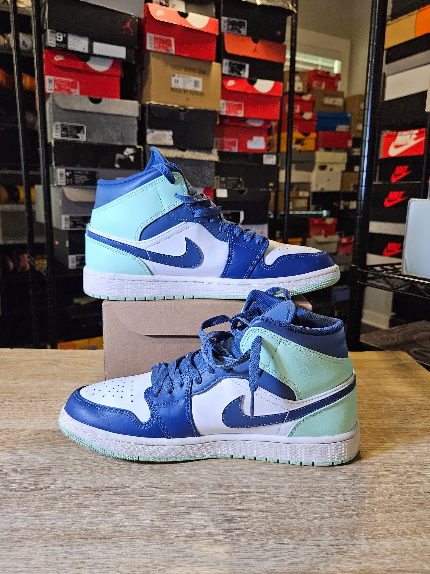 Size 9.5 - AJ 1 Mid Blue Mint 2022