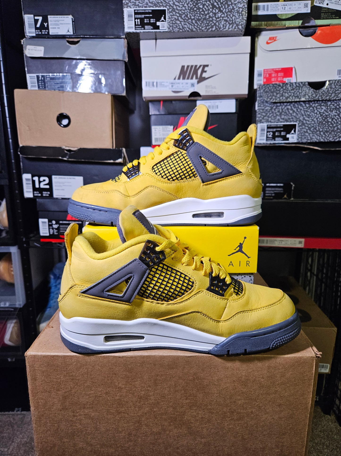 Size 9 - AJ 4 Retro Mid Lightning