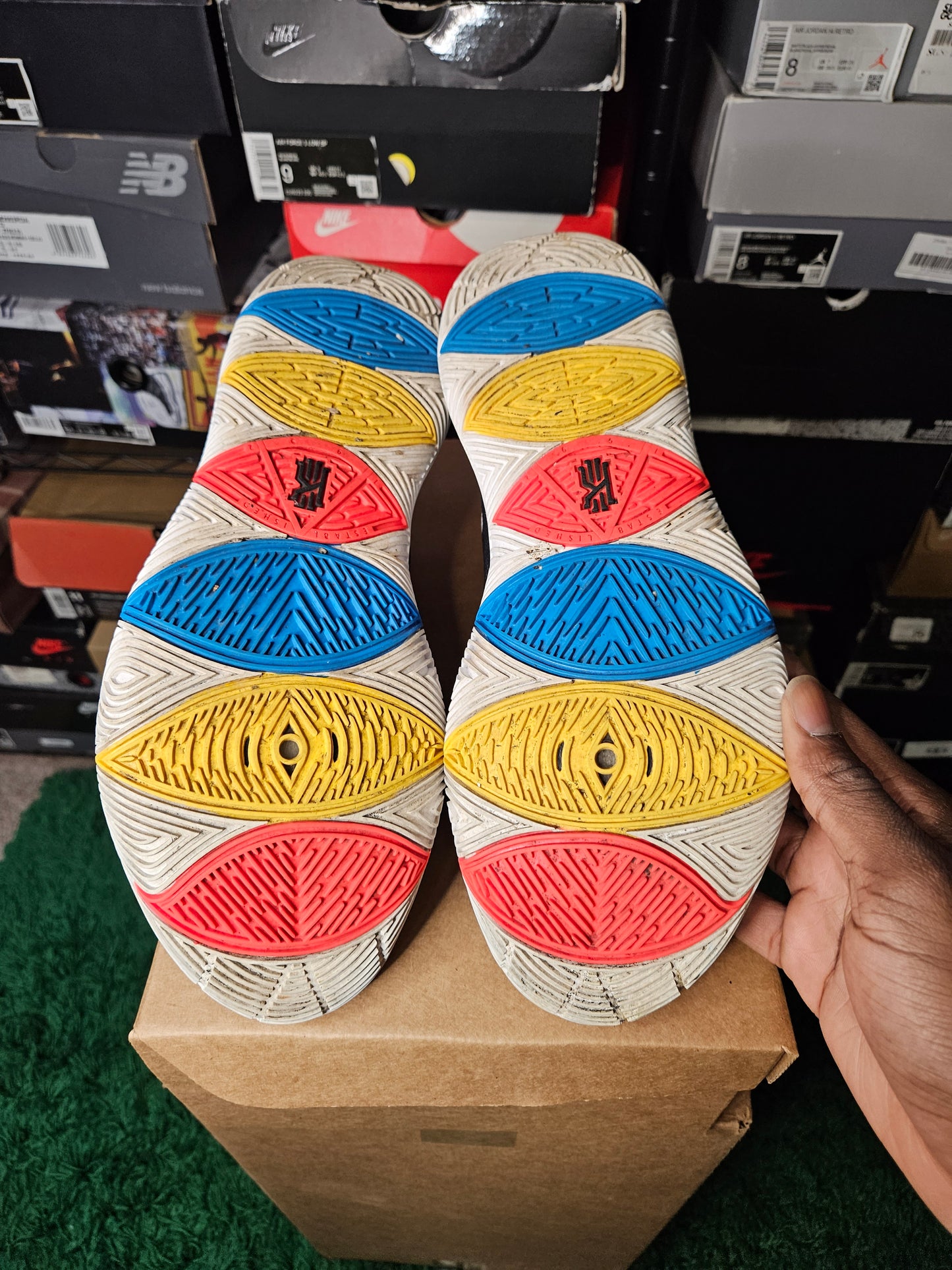 Size 10.5 - Kyrie 5 Friends