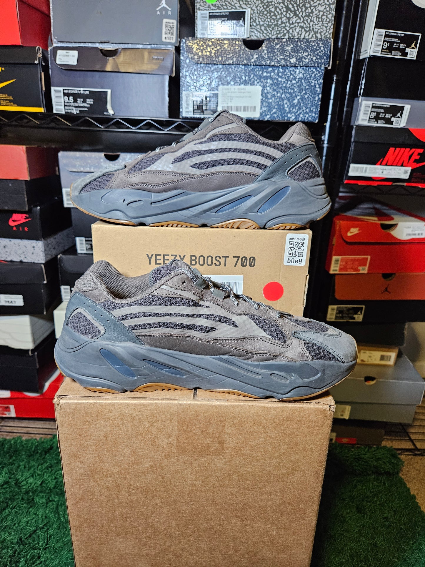 Size 11.5 - YZY 700 V2 Geode