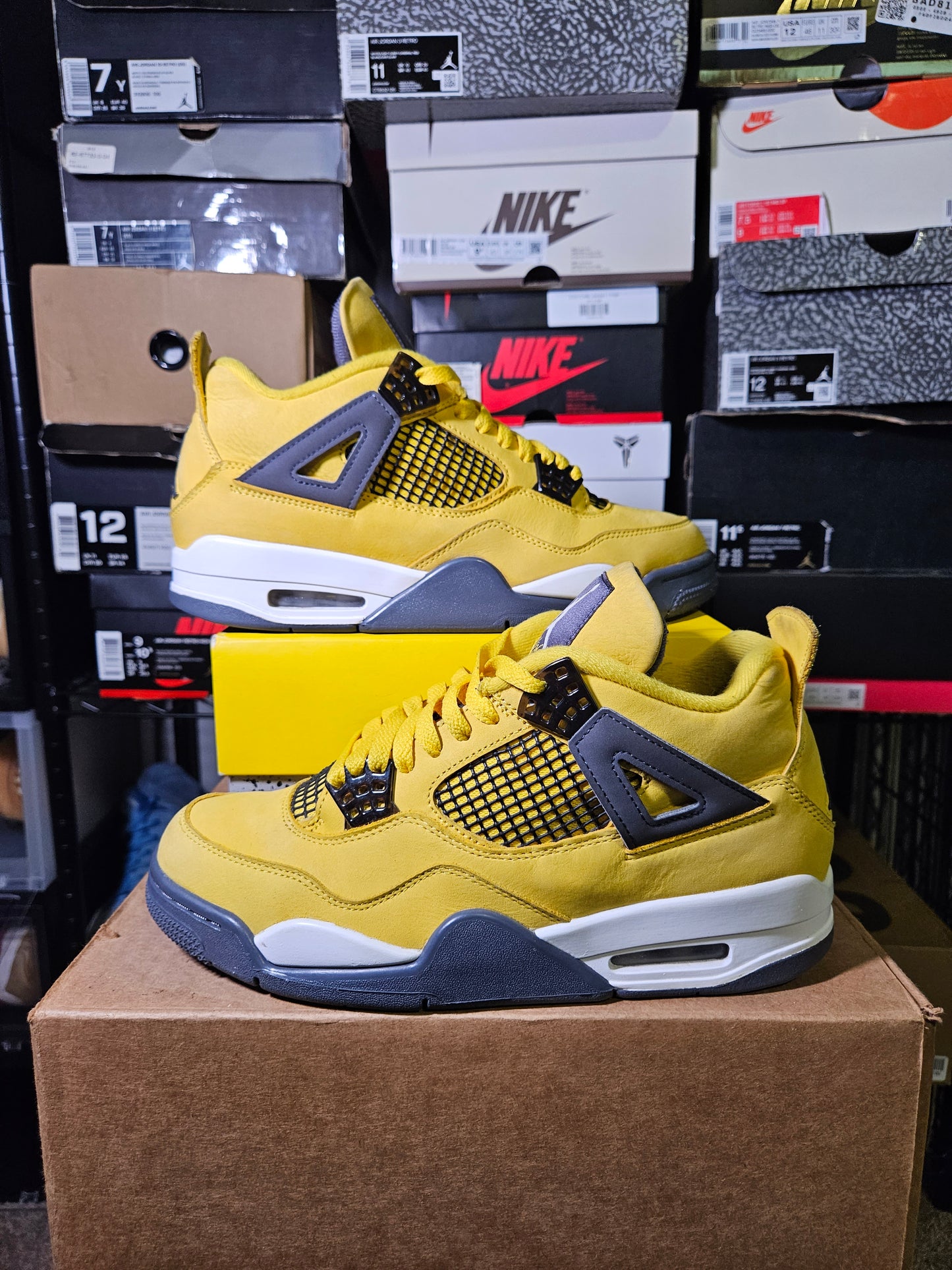 Size 9 - AJ 4 Retro Mid Lightning