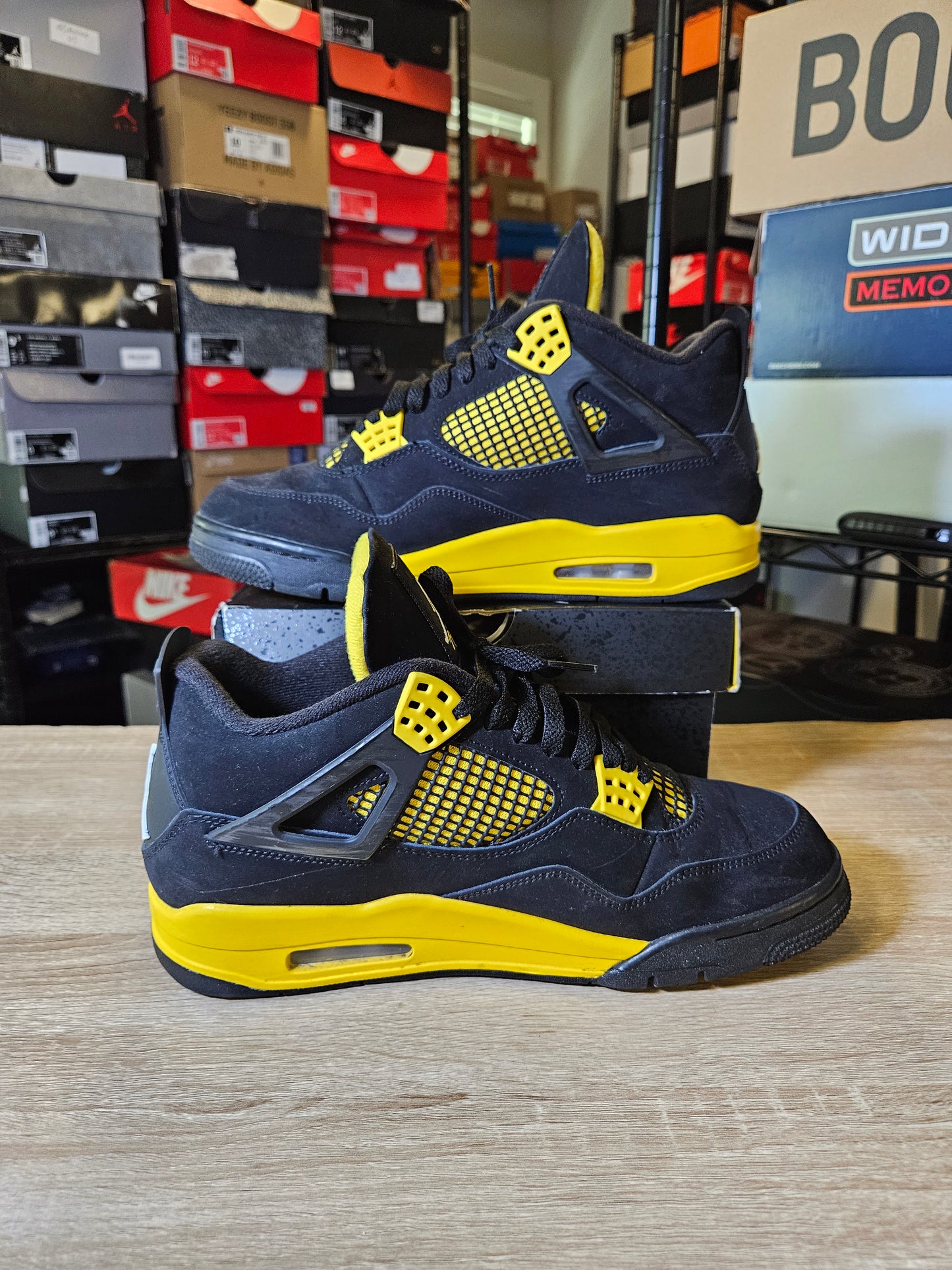Size 10 - AJ 4 Retro Mid Thunder