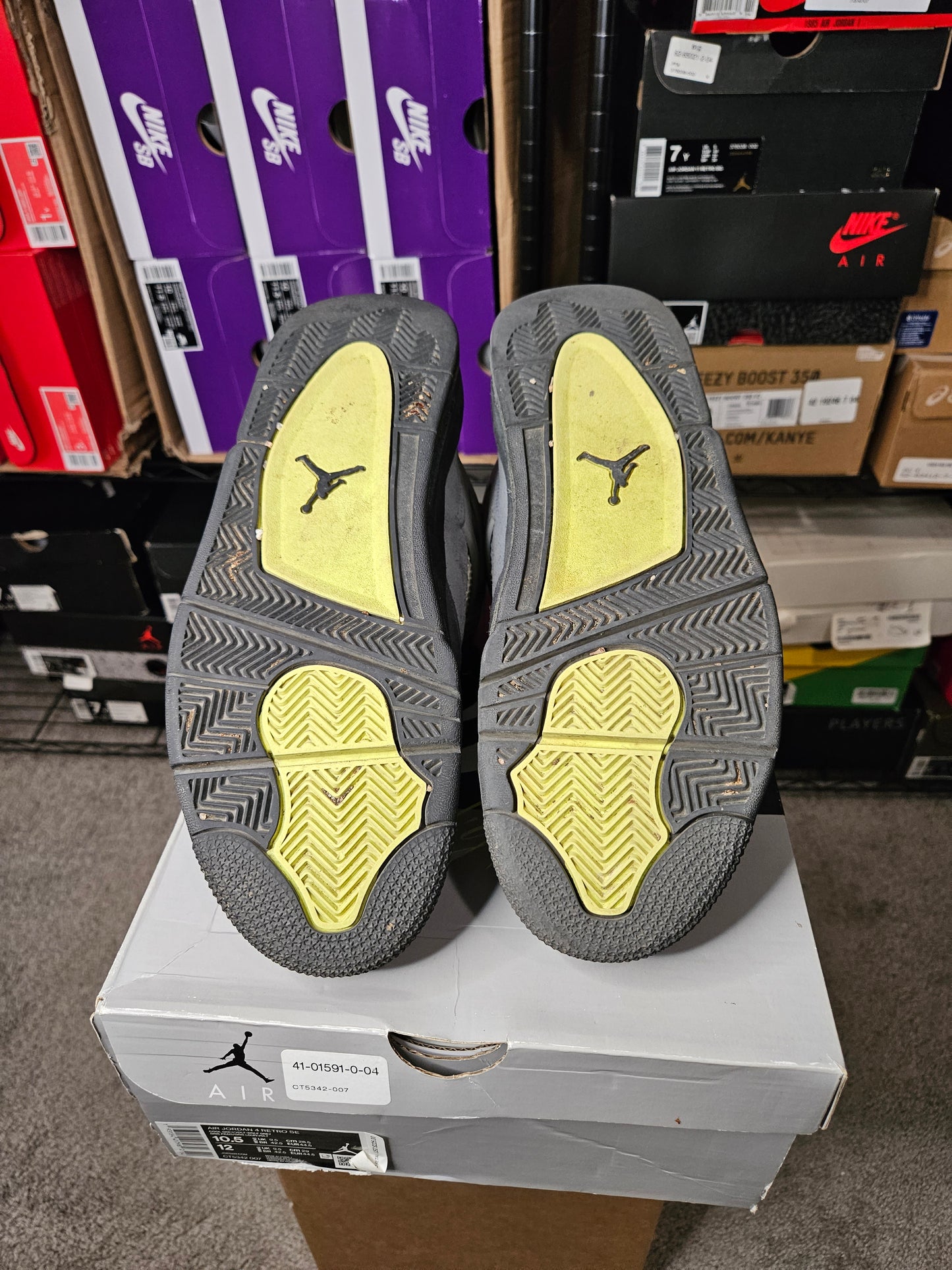 Size 10.5 - AJ 4 Retro SE Mid Neon 95