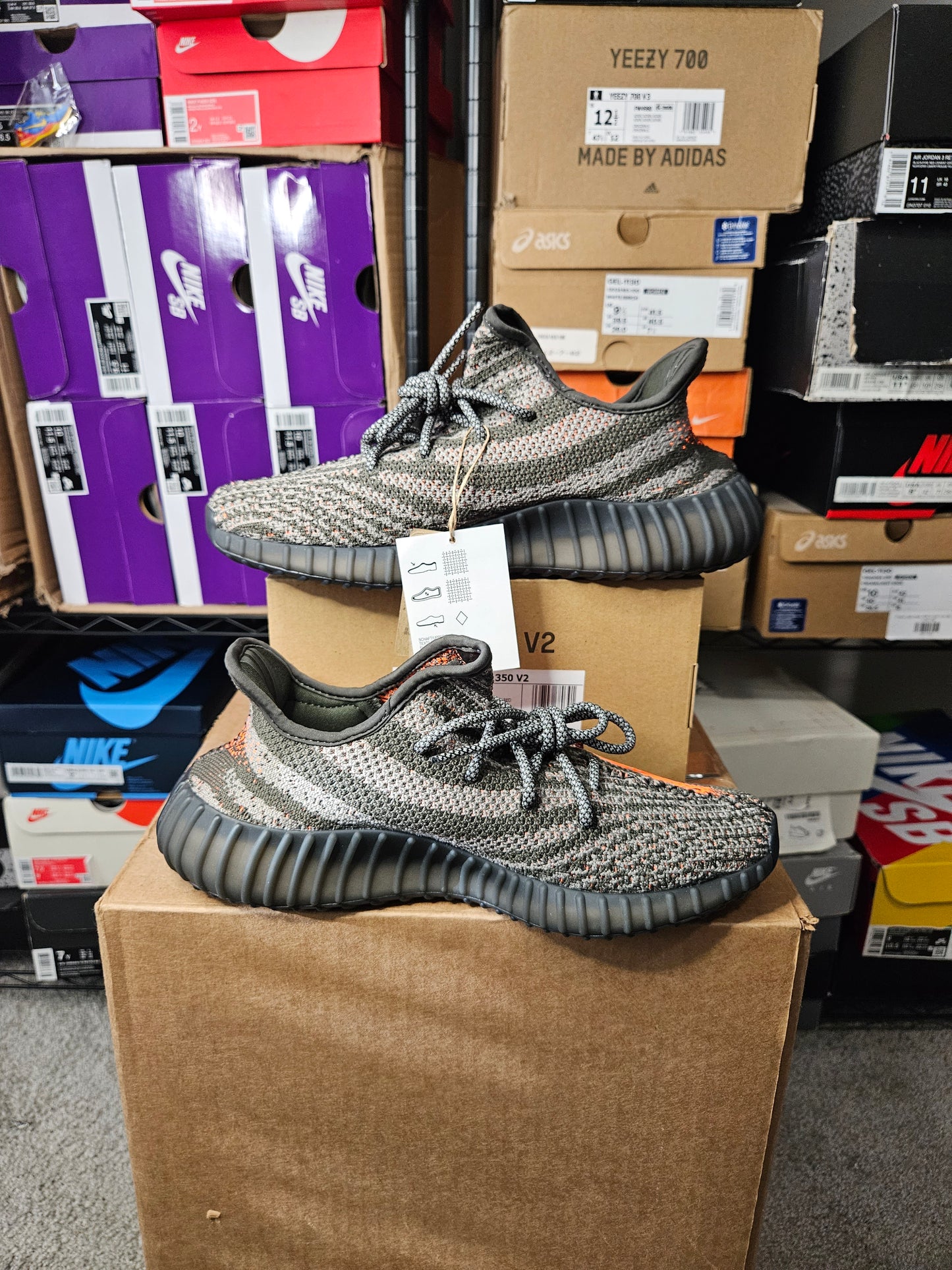 Size 8.5 - YZY 350 V2 Low Carbon Beluga
