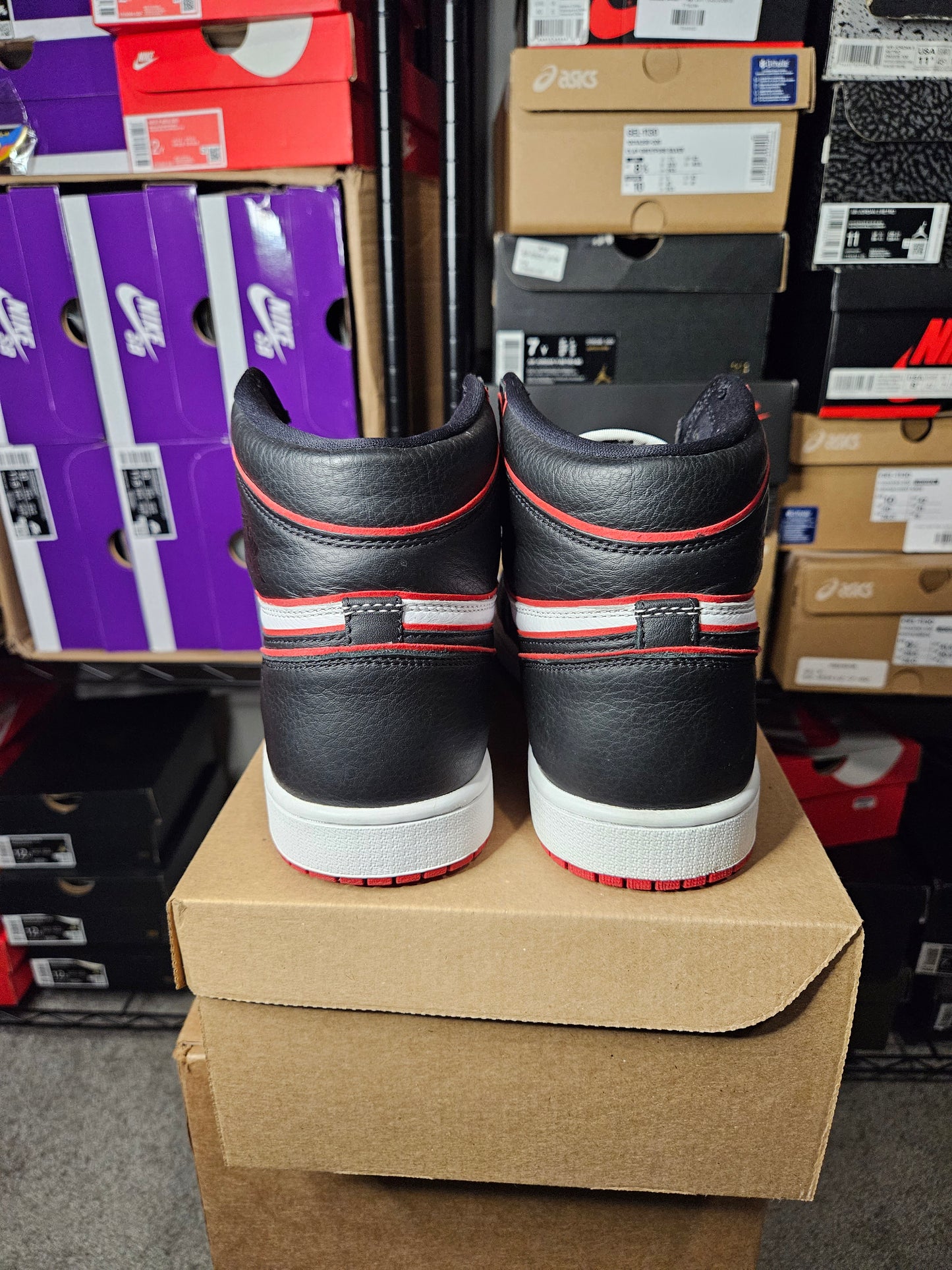 Size 10 - AJ 1 Retro High OG Bloodline 2019