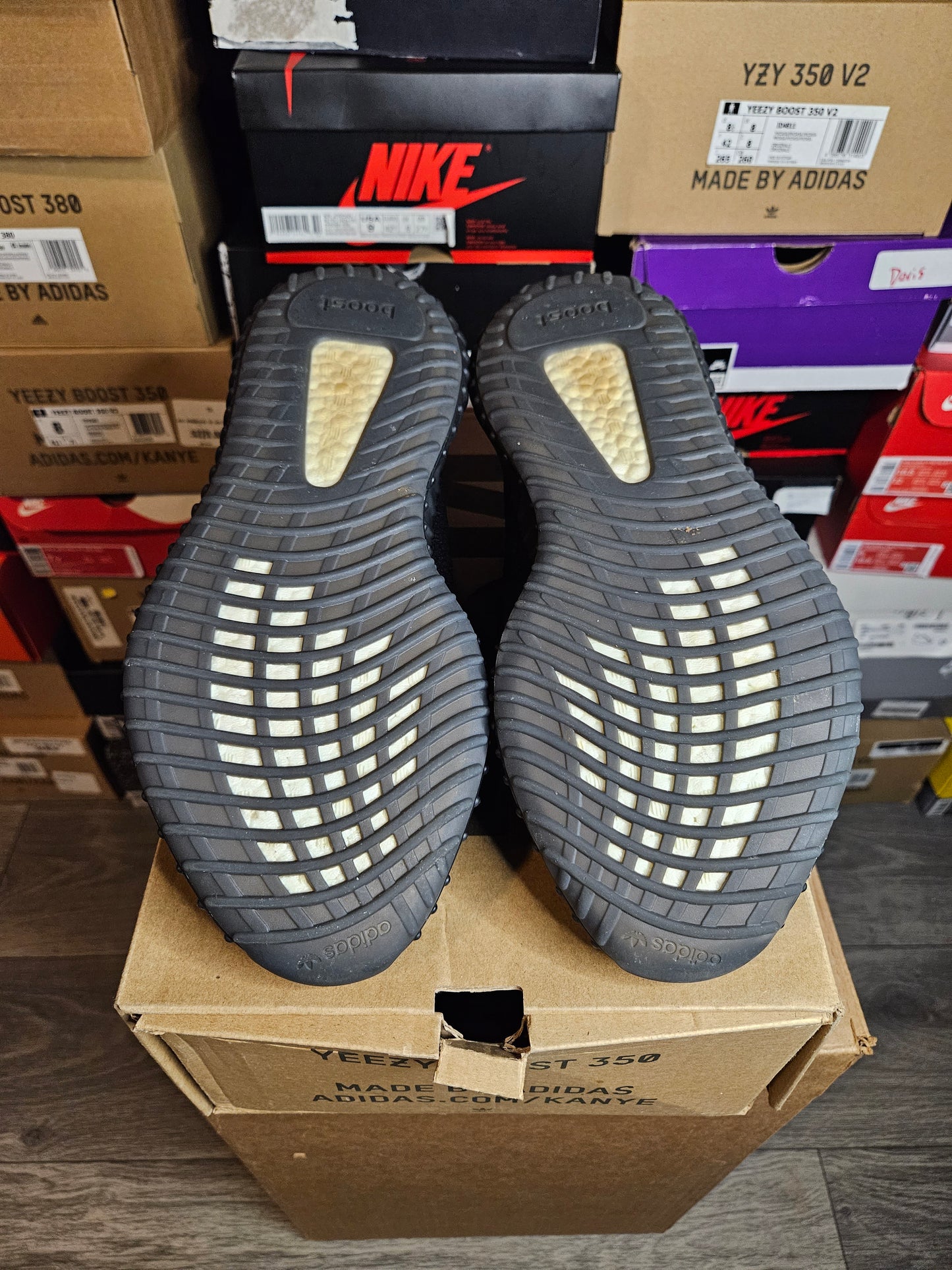 Size 9.5 - YZY Boost 350 V2 Low Bred