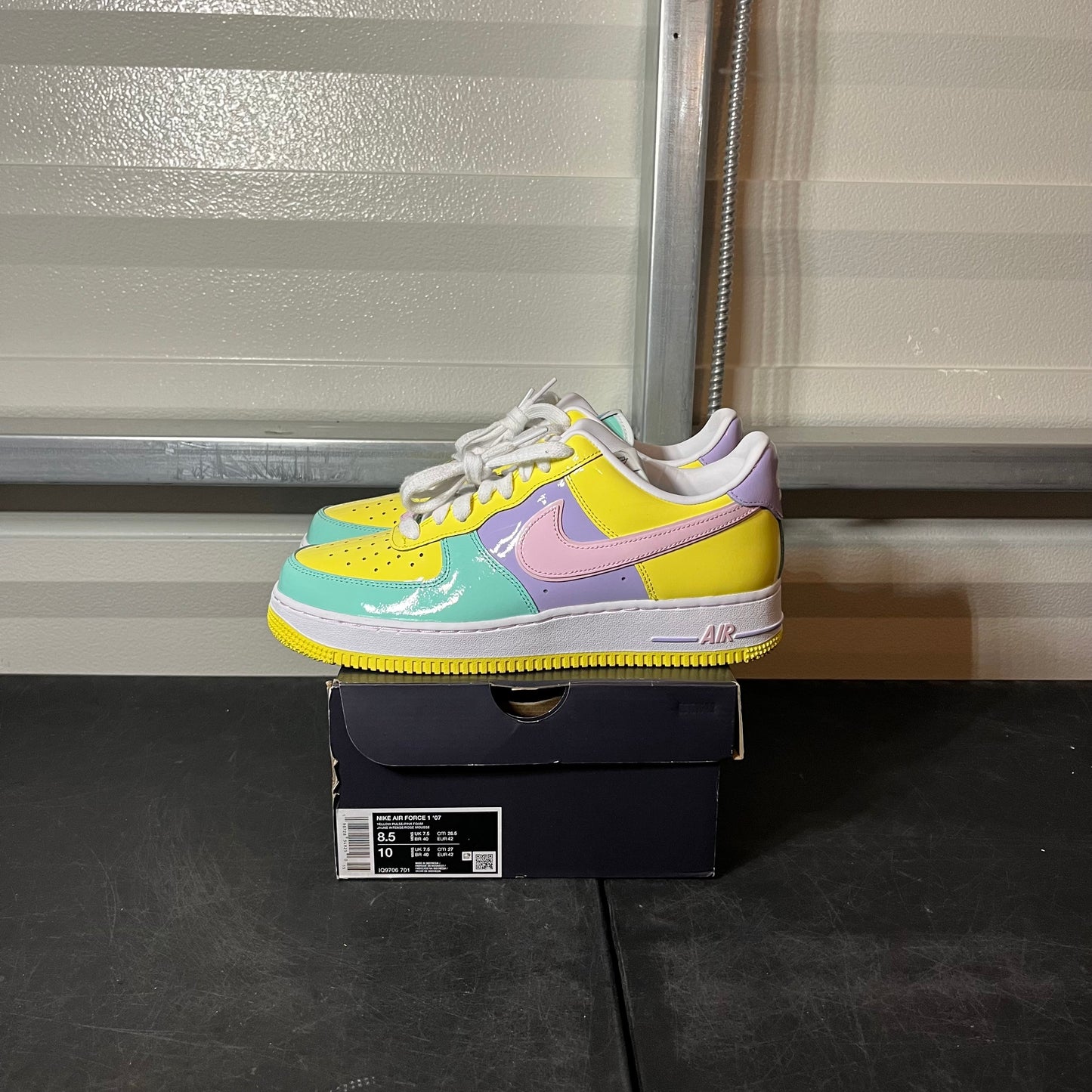 Size 8.5 - AF 1 Easter