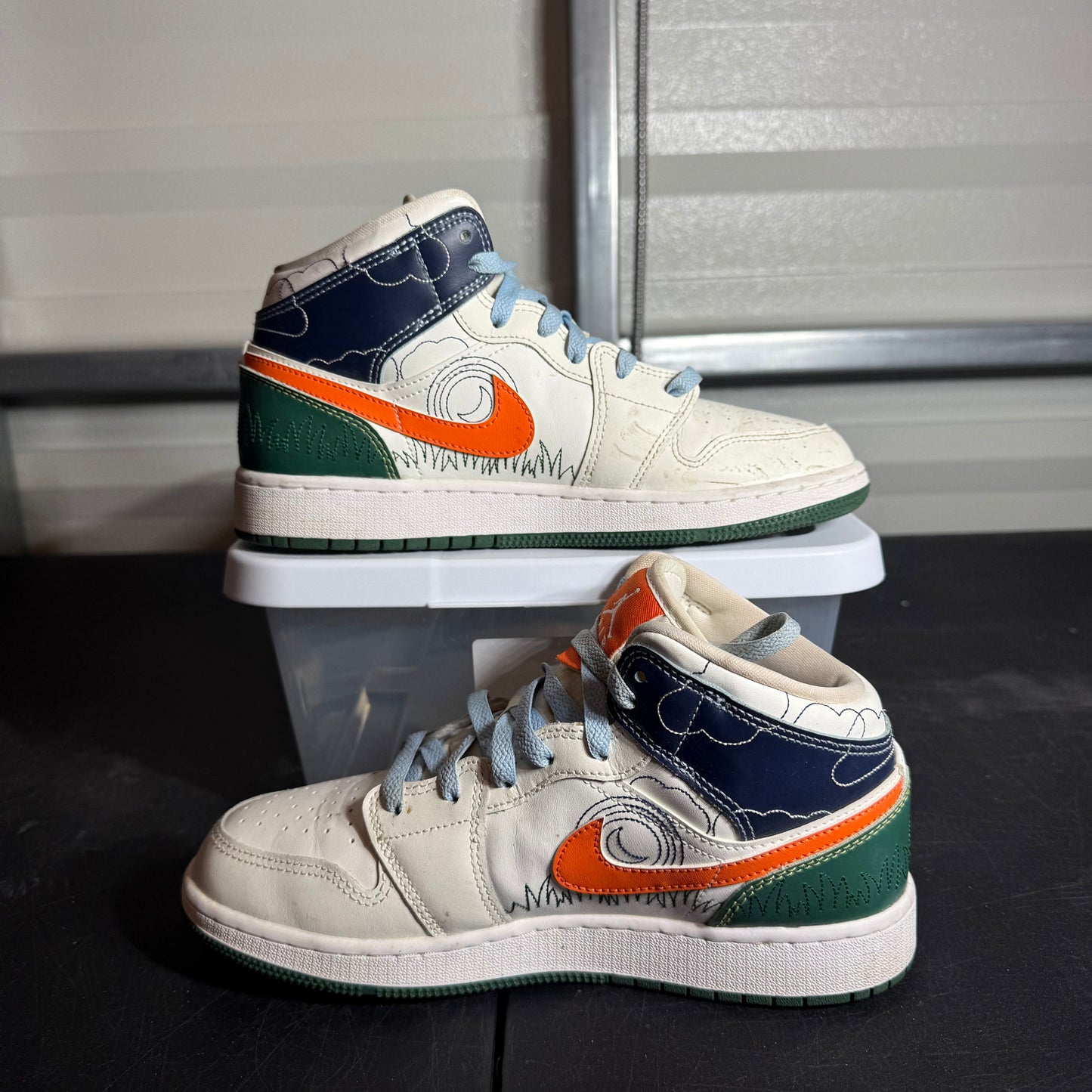 Size 6.5Y - AJ 1 Mid Stitch