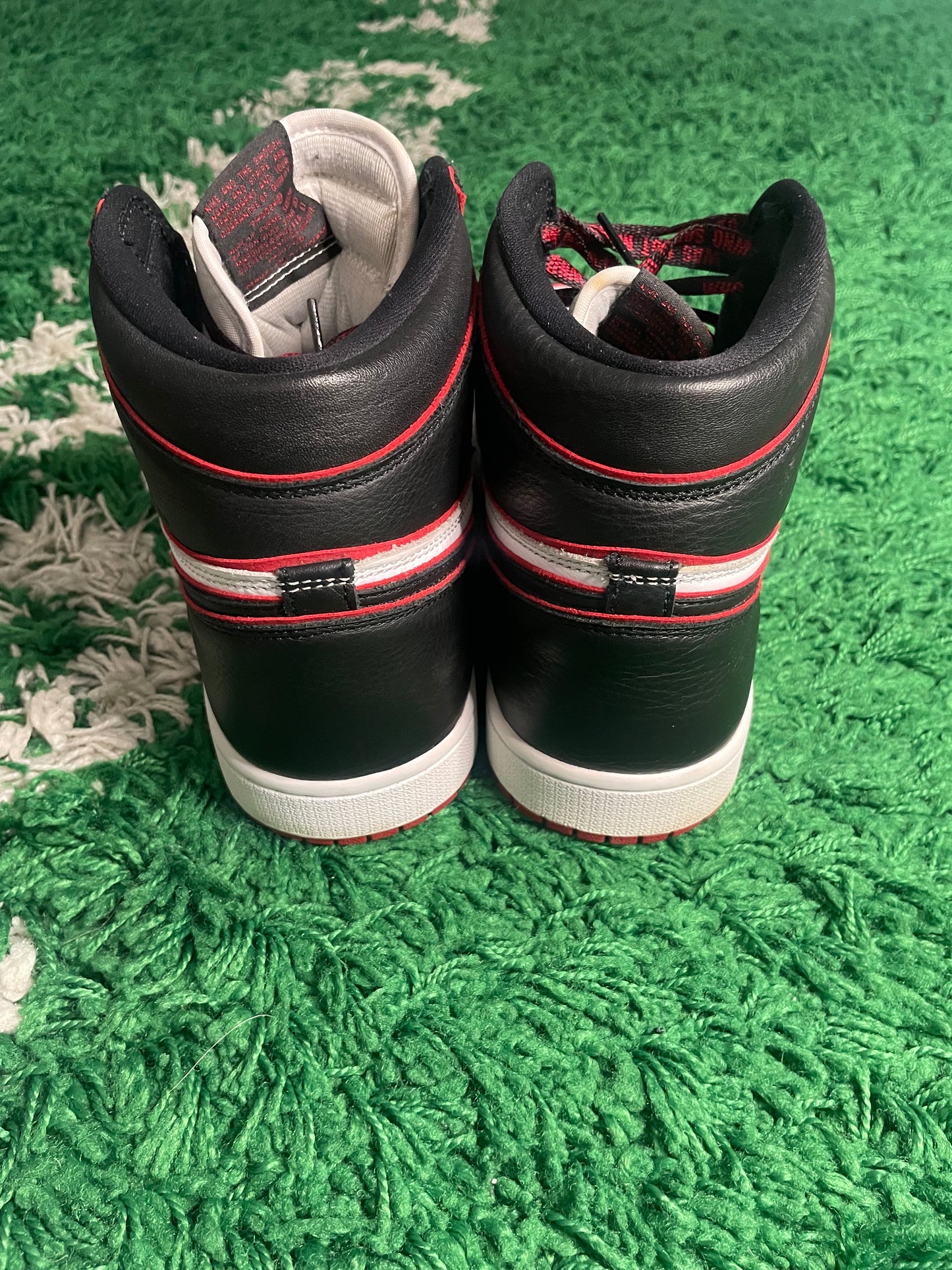 Size 10 - Jordan 1 Retro High OG Bloodline 2019