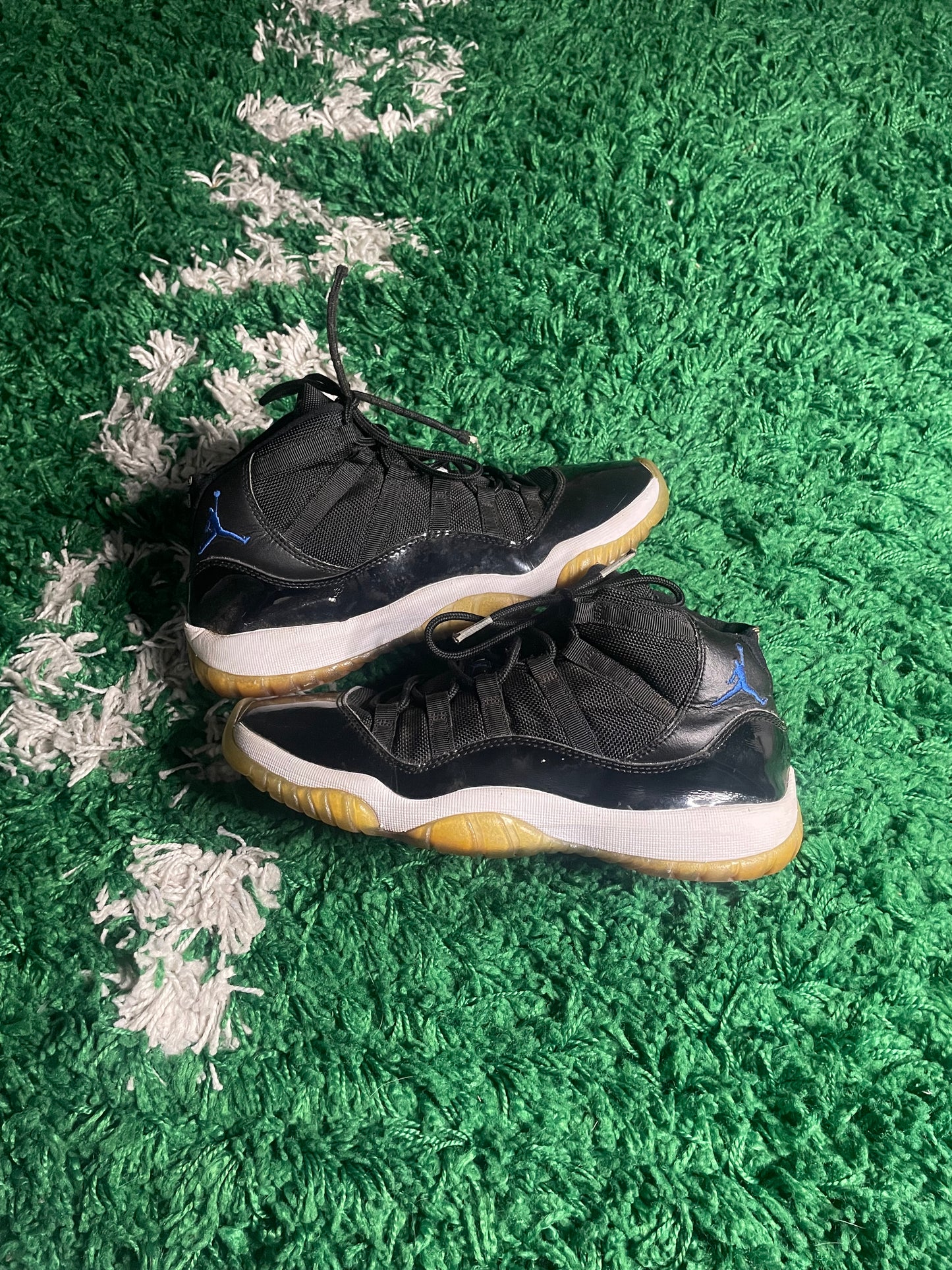 Size 6.5 - Jordan 11 Retro 2009 Space Jam