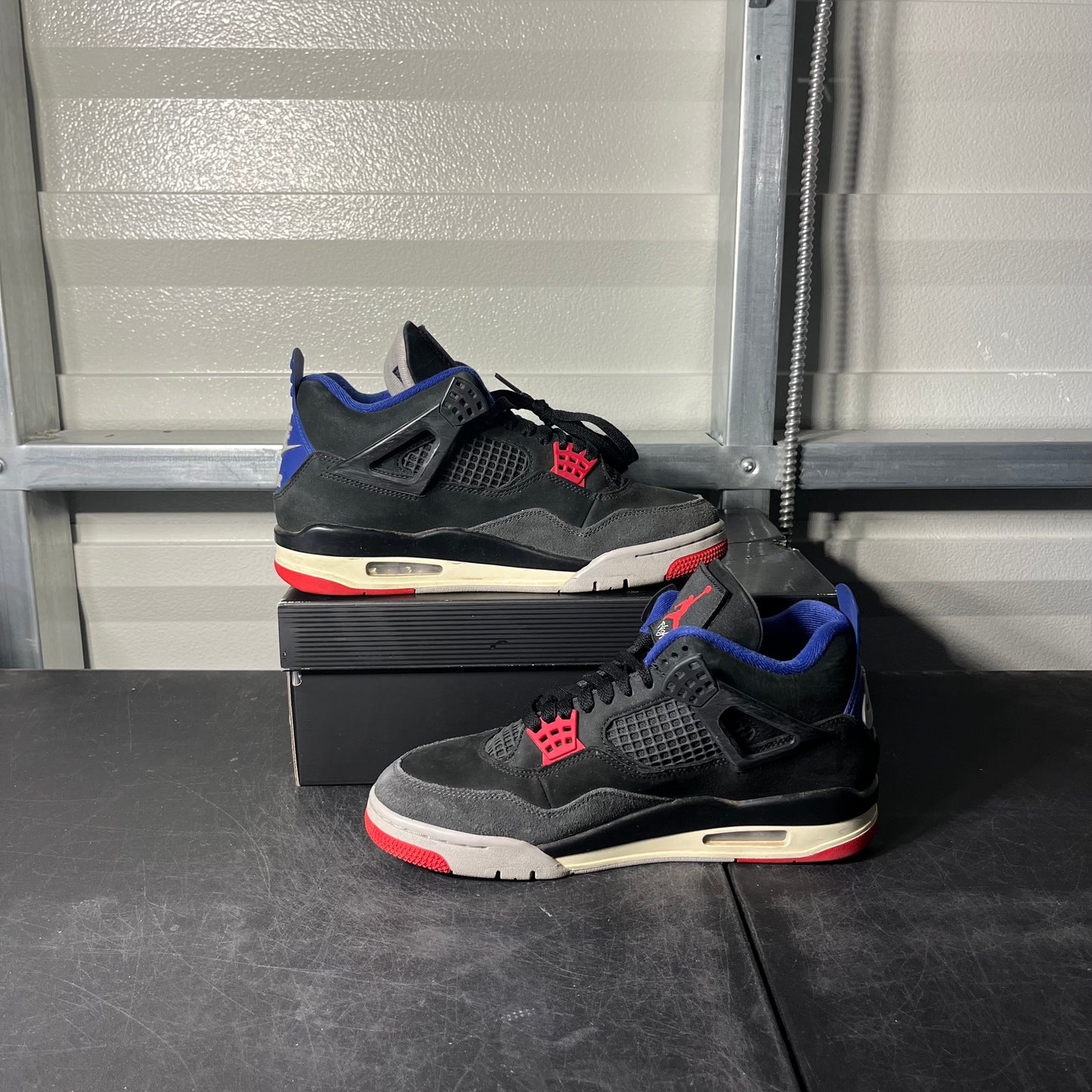 Size 9 - AJ 4 Rare Air