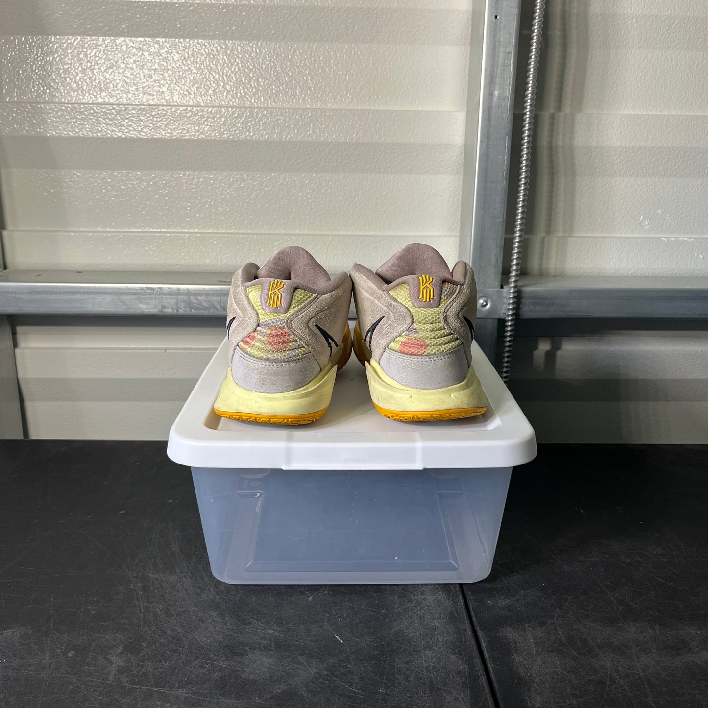 Size 8 - Kyrie Infinity Iris Whisper Plum Fog
