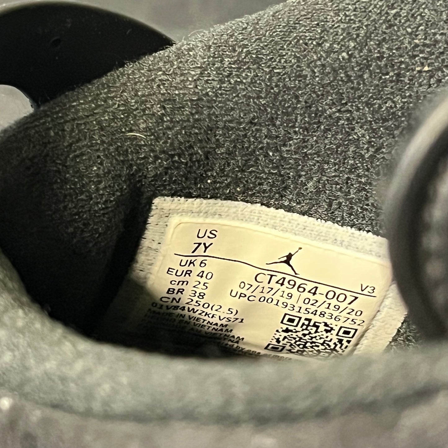 Size 7Y - AJ 6 DMP