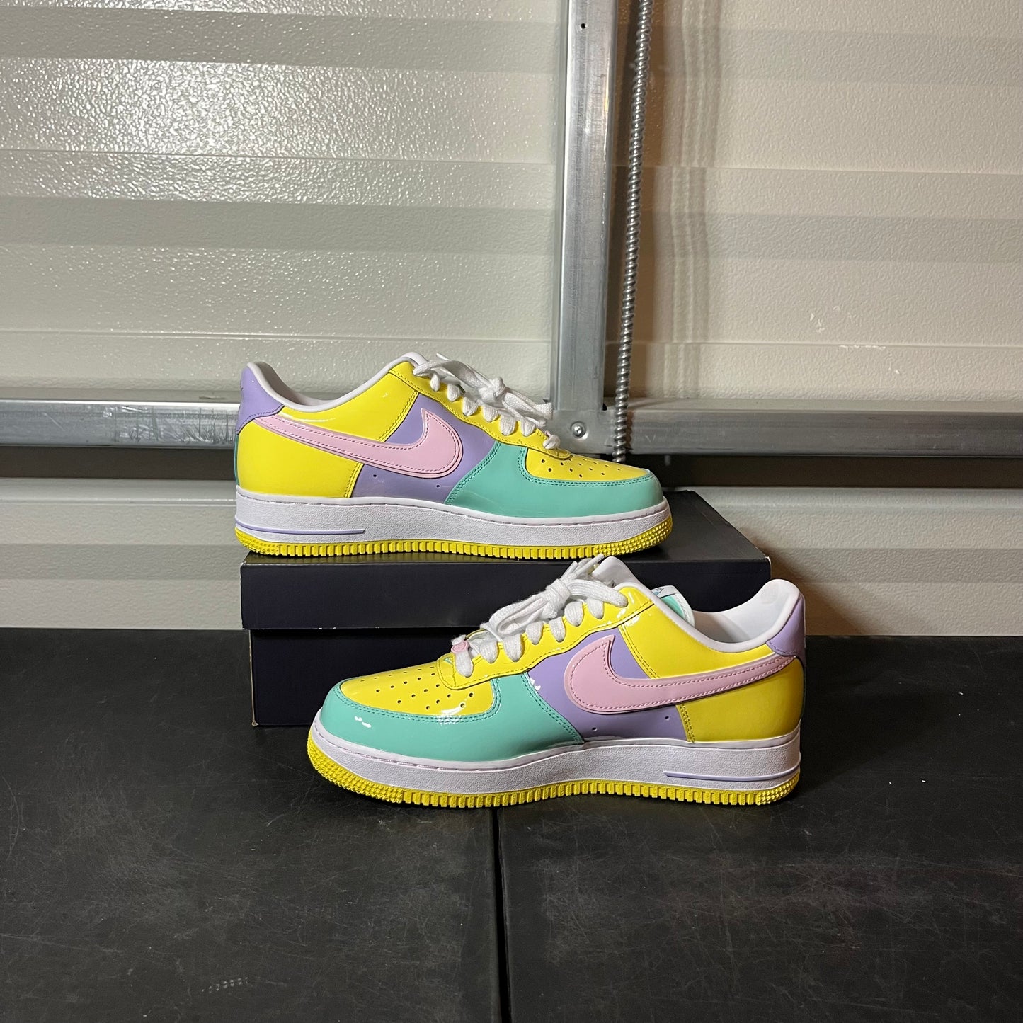 Size 8.5 - AF 1 Easter