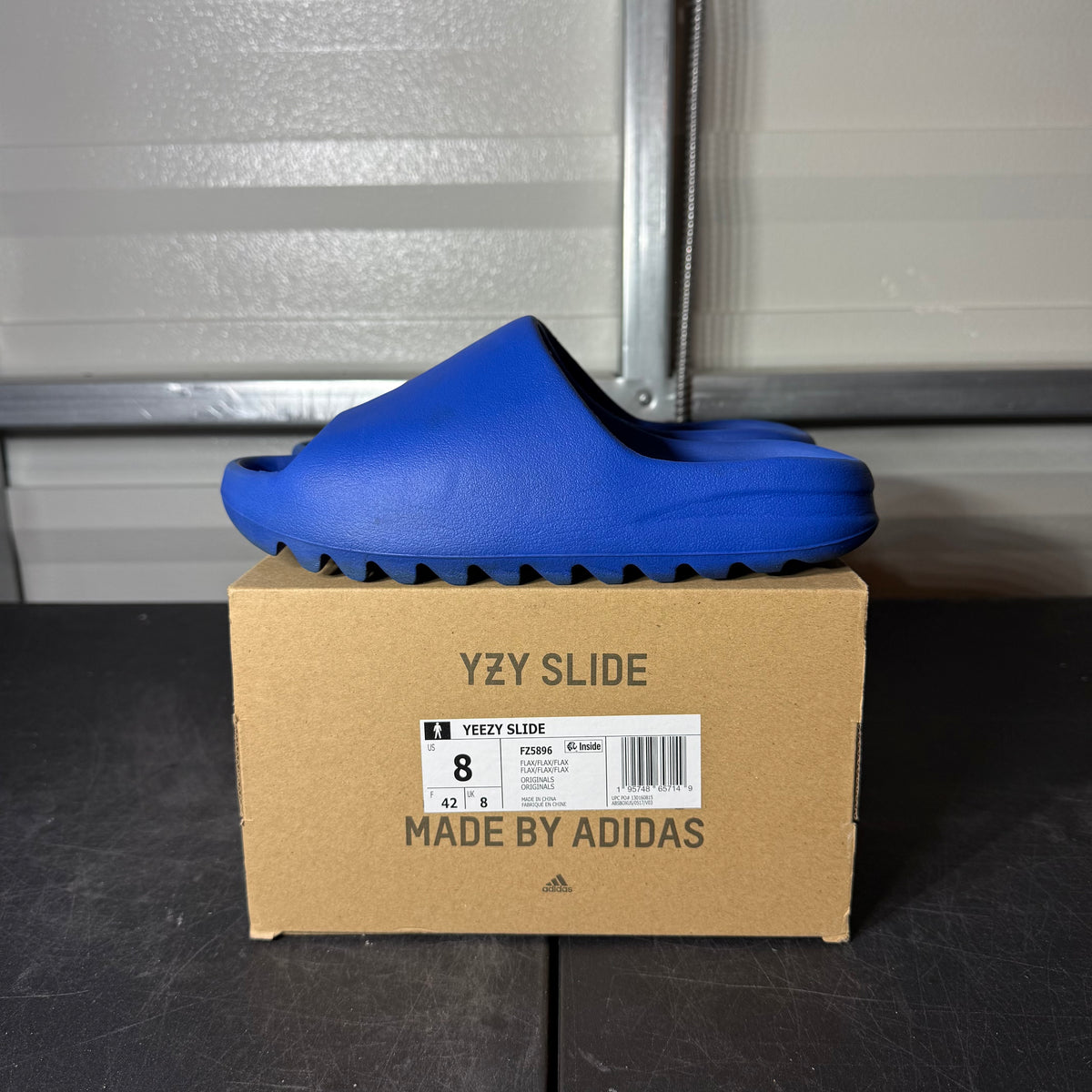 Size 8 - Yeezy Azure Slide