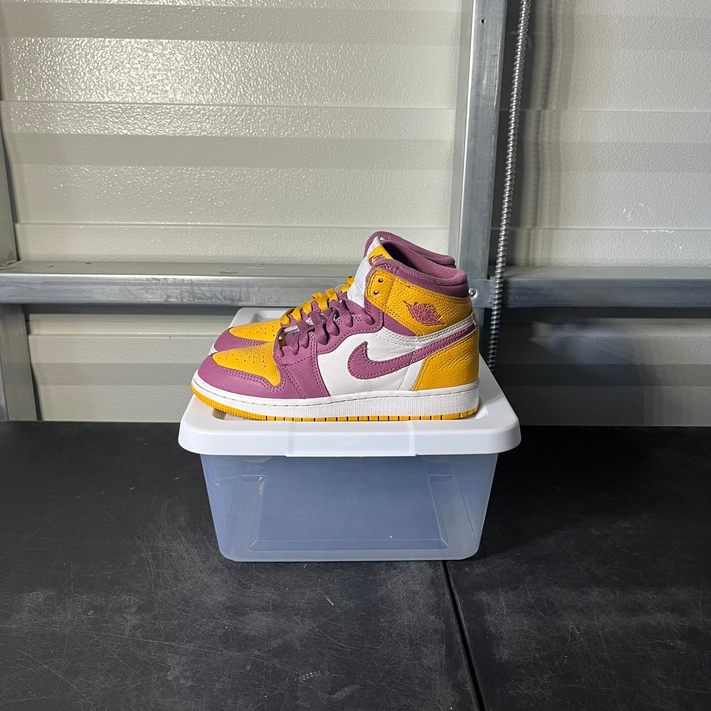 Size 4Y - AJ 1 Brotherhood