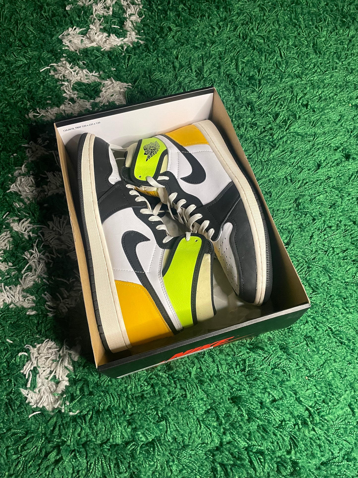 Jordan 1 Retro High OG Volt