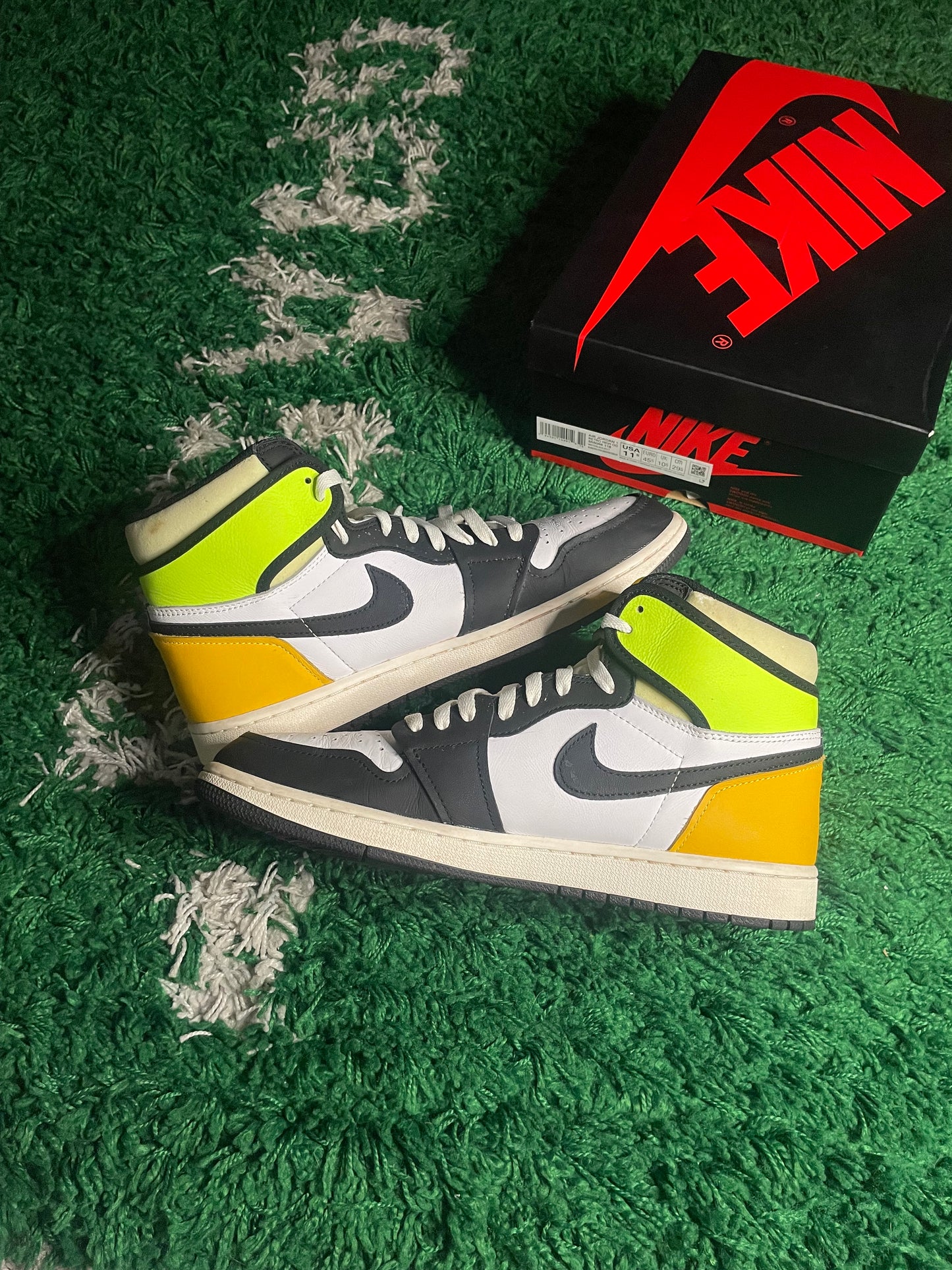 Jordan 1 Retro High OG Volt