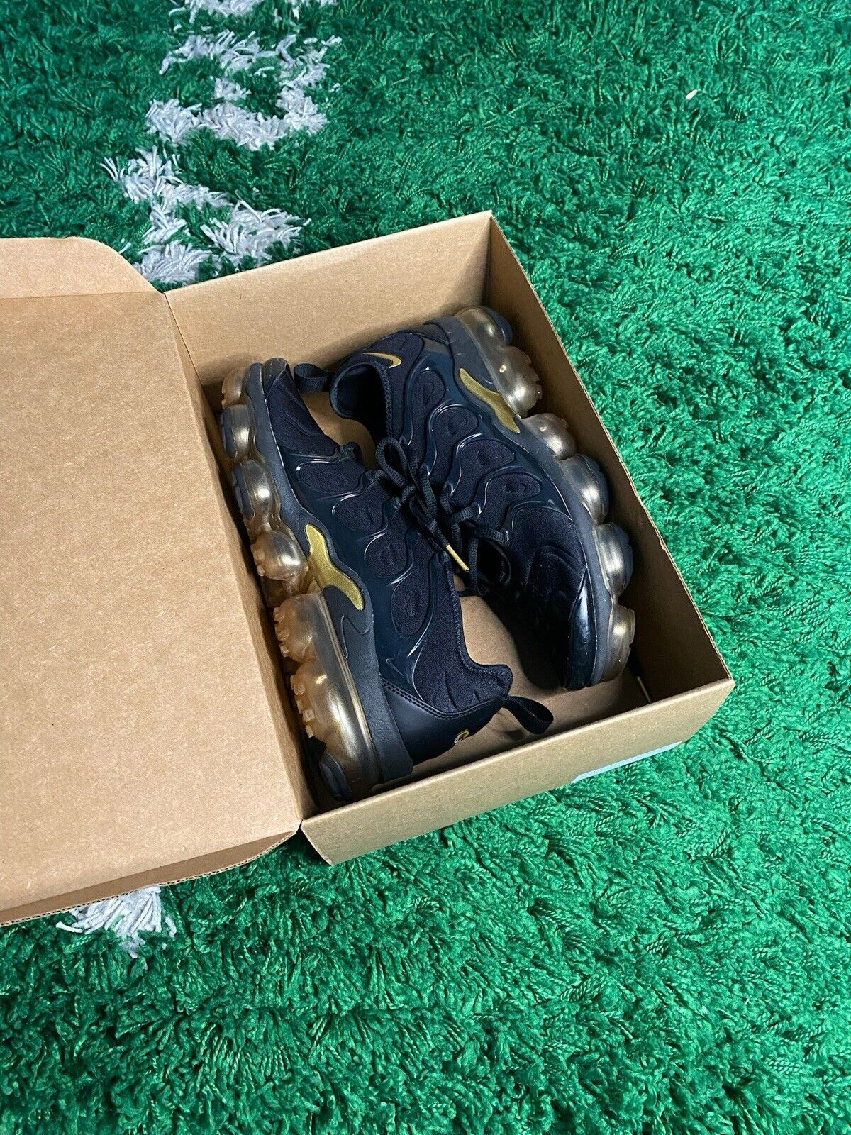 Nike Vapormax Black & Gold Size 9