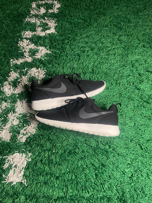 Size 7.5 - Nike Roshe One Anthracite