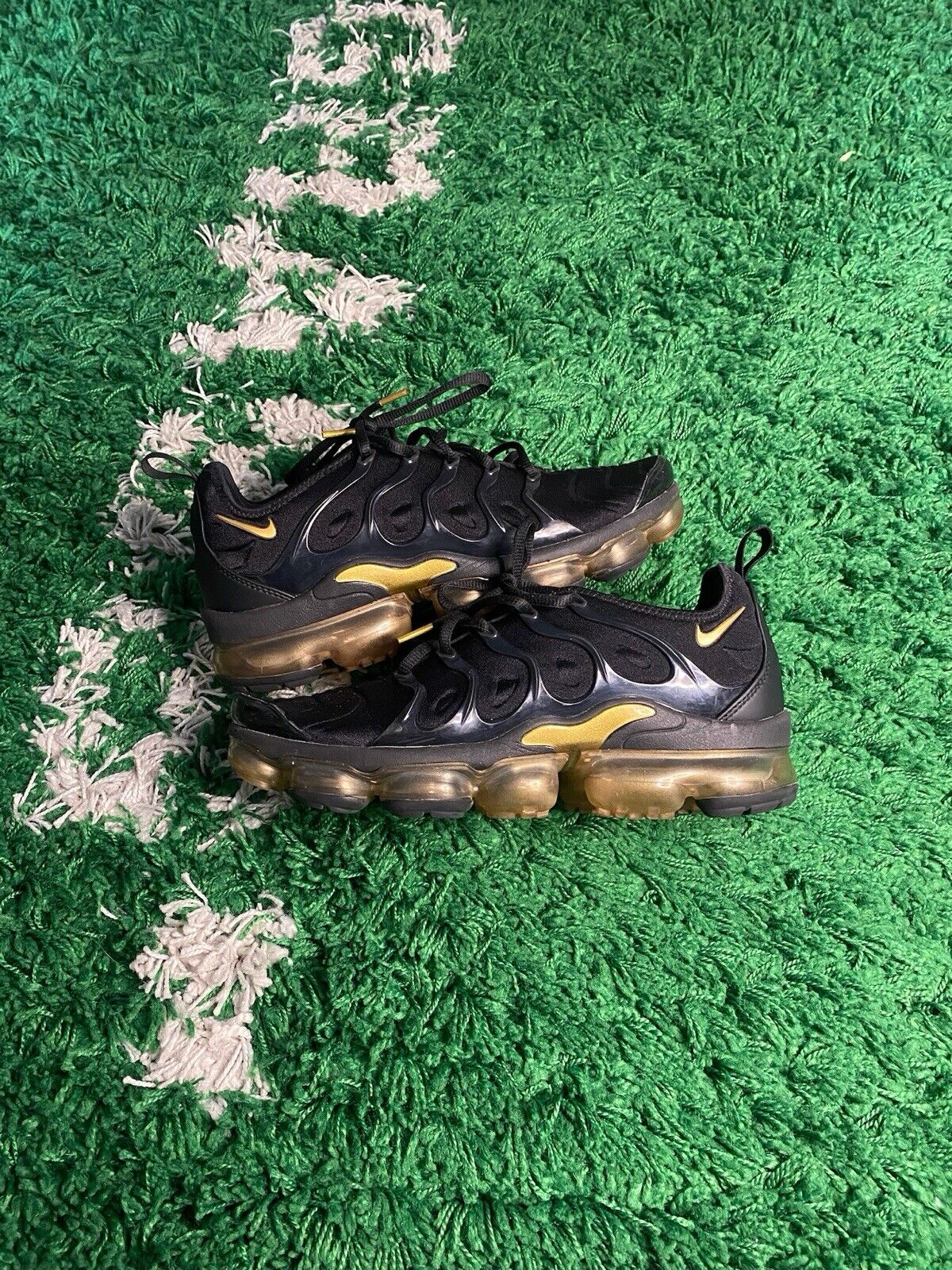 Nike Vapormax Black & Gold Size 9