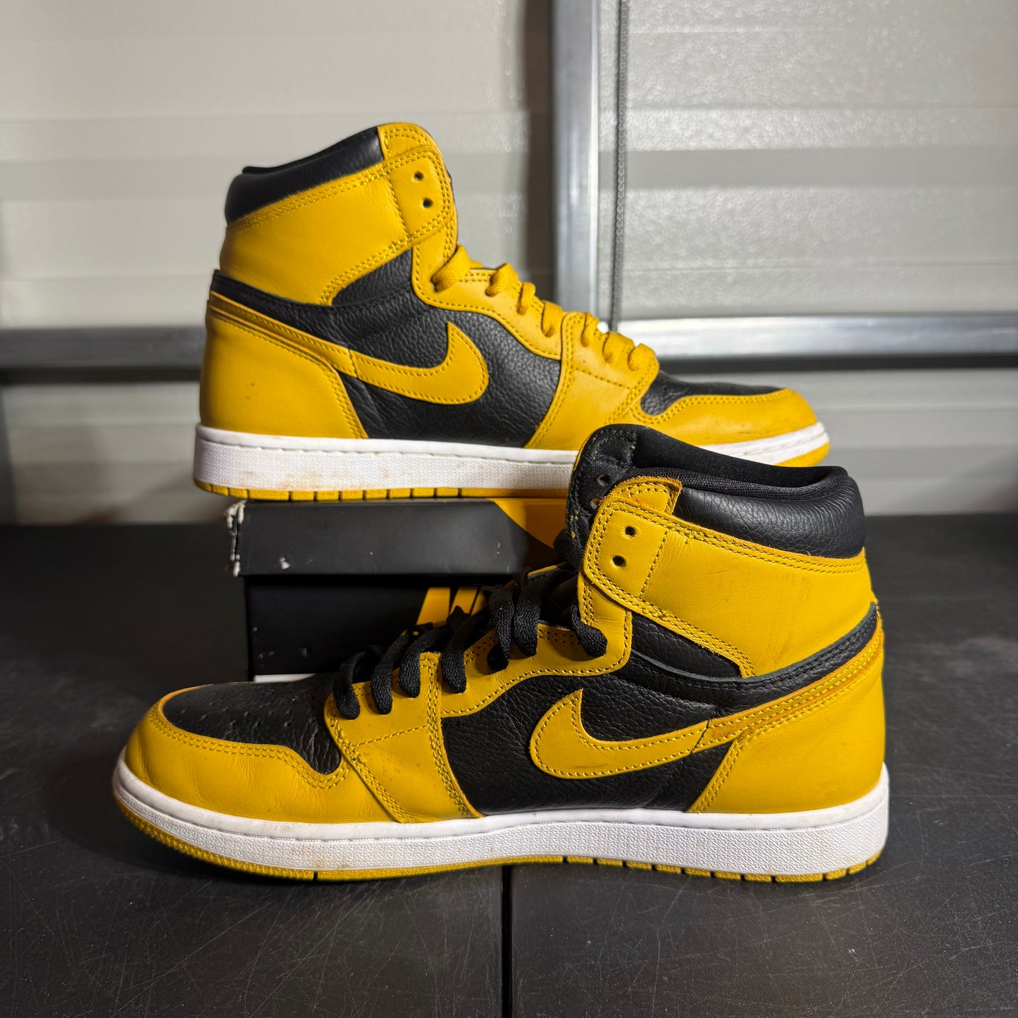 Size 10.5 - AJ 1 Retro High Pollen