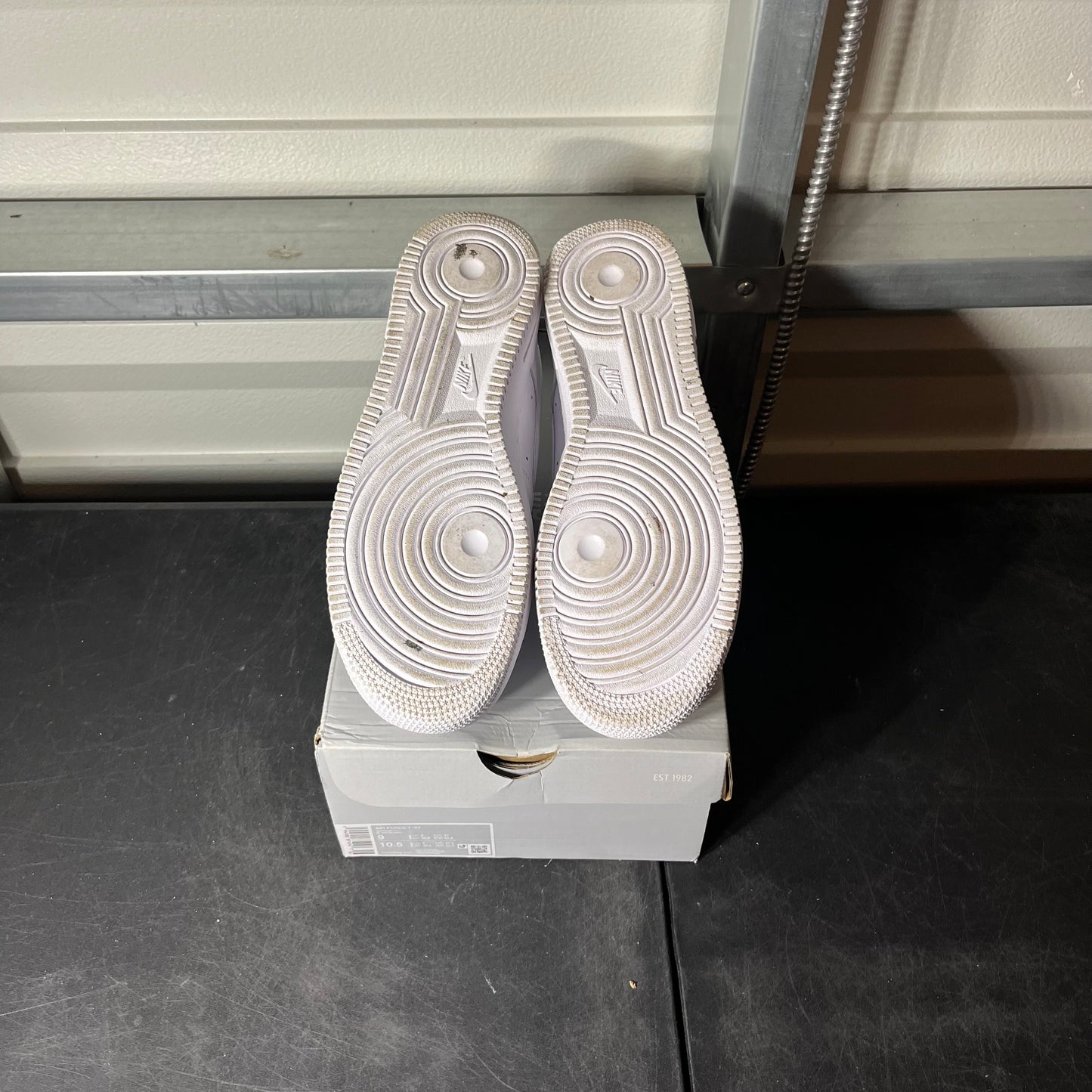 Size 9 - AF 1 ‘07 Low Triple White