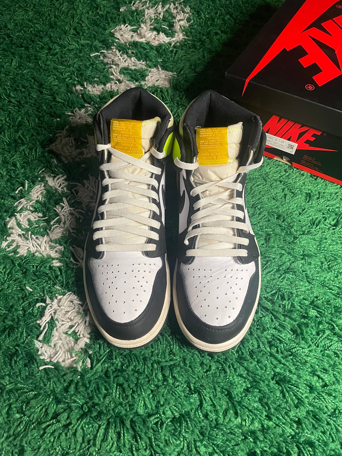 Jordan 1 Retro High OG Volt